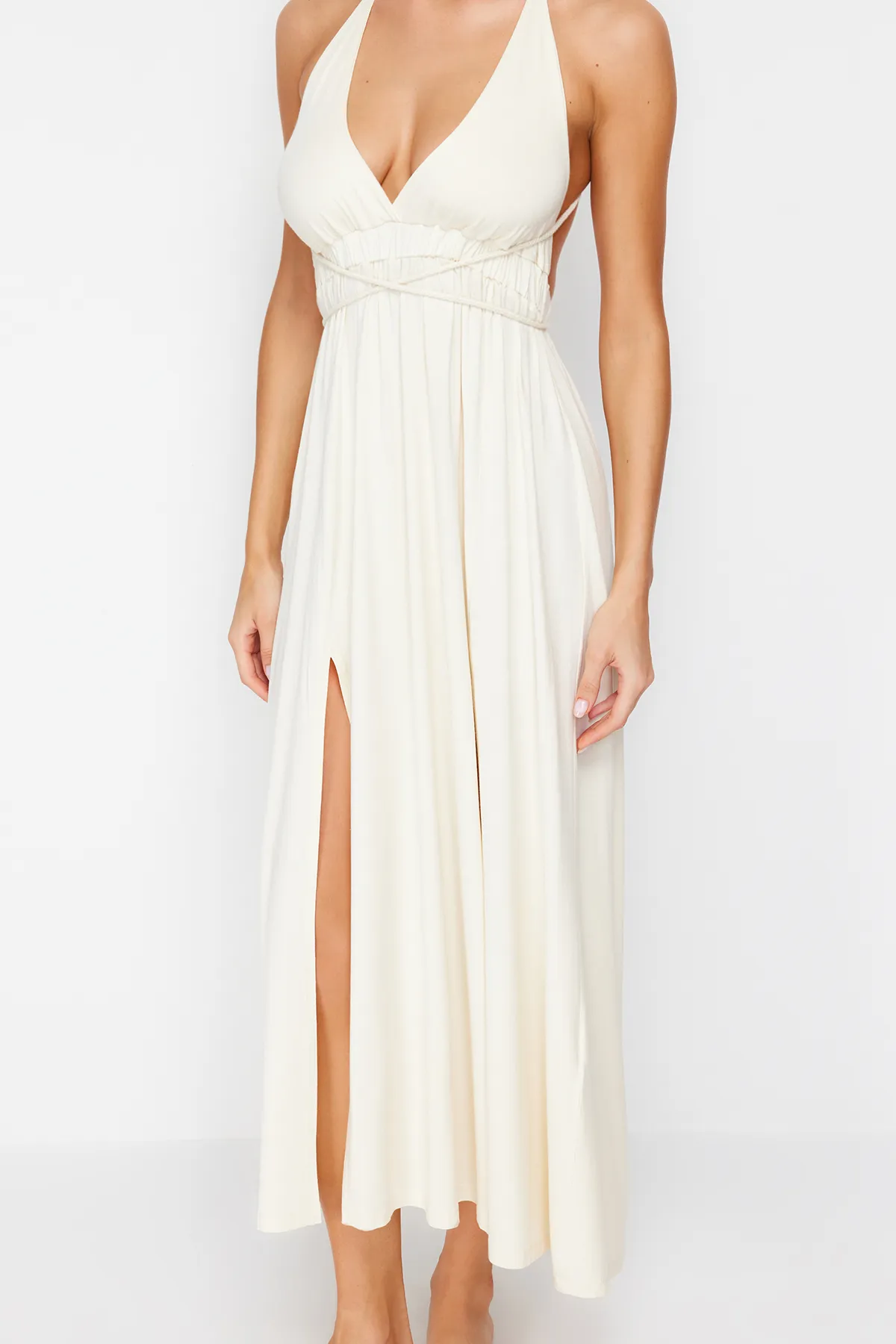 Trendyol Collection  Braut-Strandkleid mit Maxi-Strickperlen-Accessoire in Ecru TBESS21EL2796