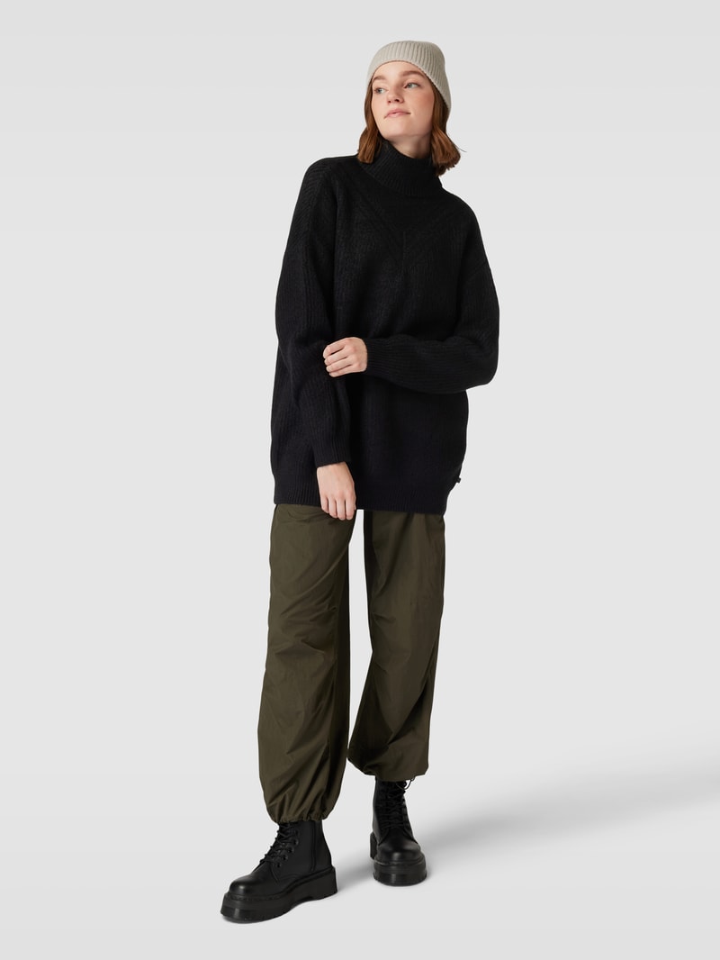 Strickpullover mit Rollkragen in schwarz