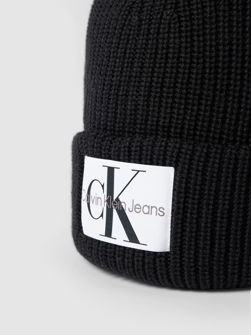 Beanie mit Label-Patch in black