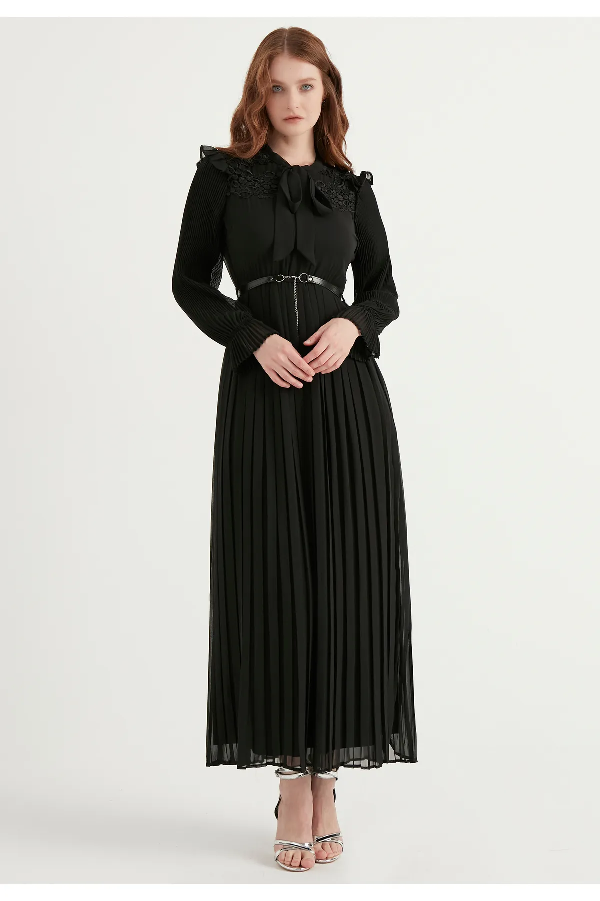 Herita  Plissiertes Maxikleid mit Bindeband vorn und Gürtel