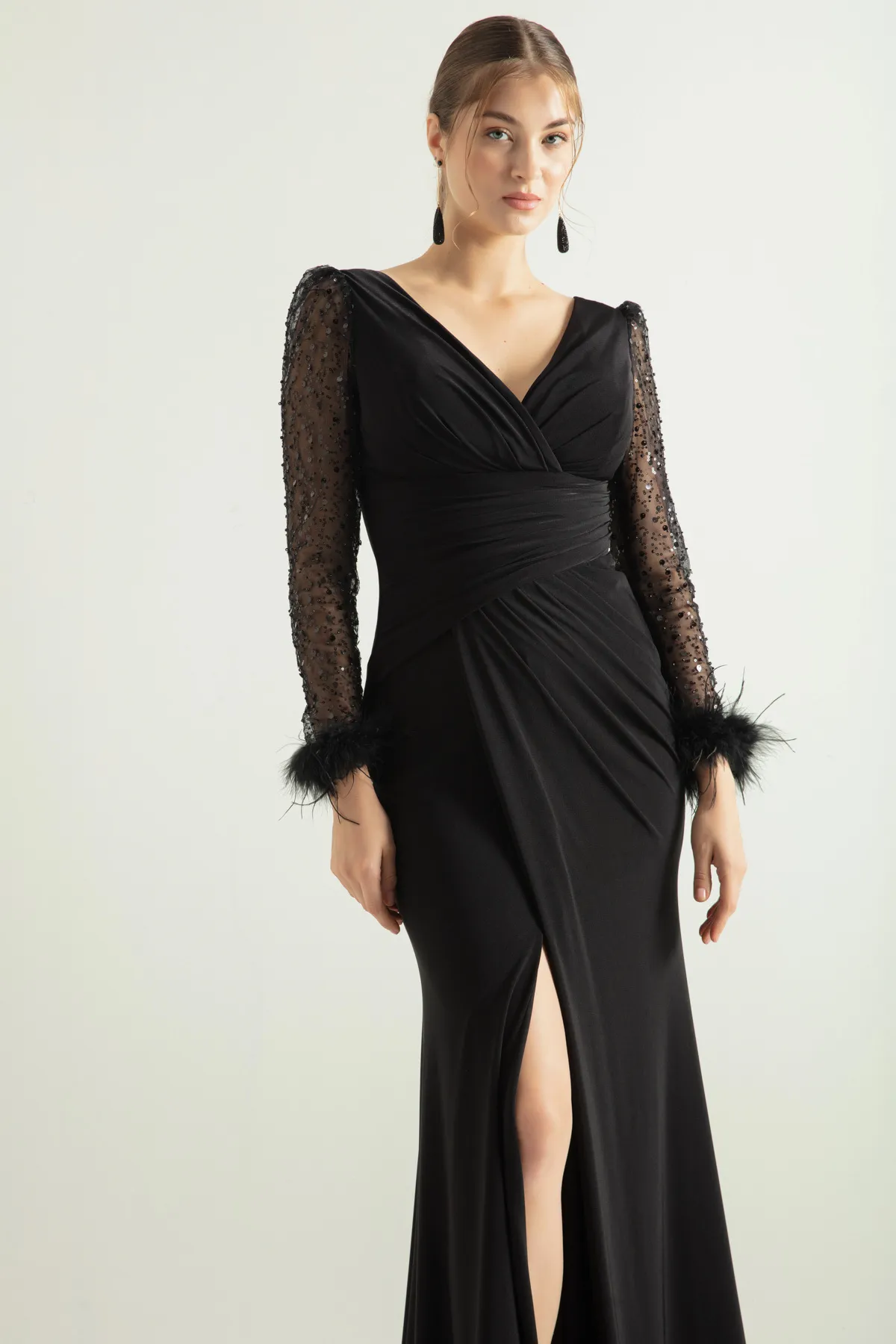 Lafaba  Schwarzes Damen-Abendkleid mit V-Ausschnitt und Steinschlitzen