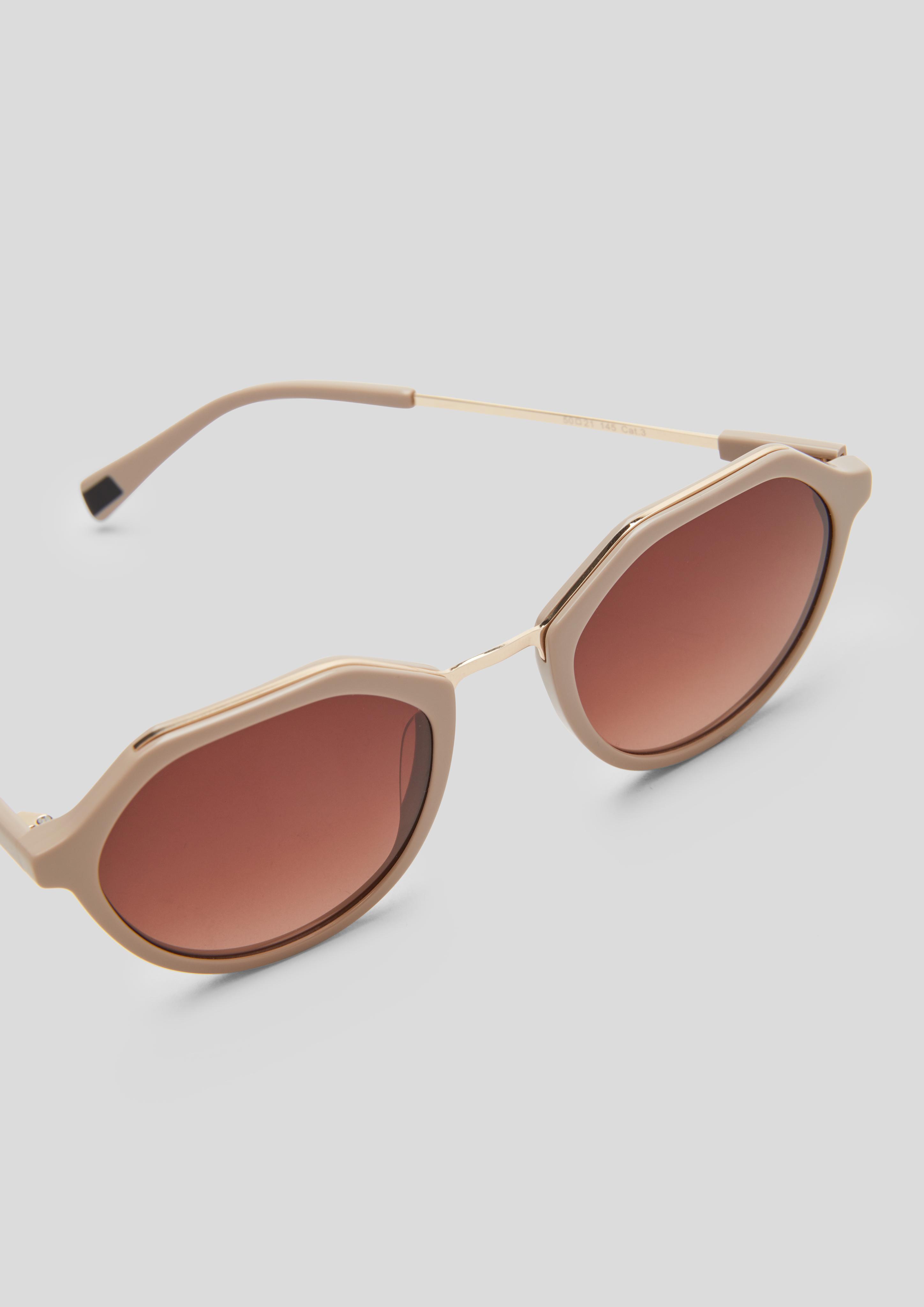 Sonnenbrille in eckiger Form  144.120.141.98546-710
