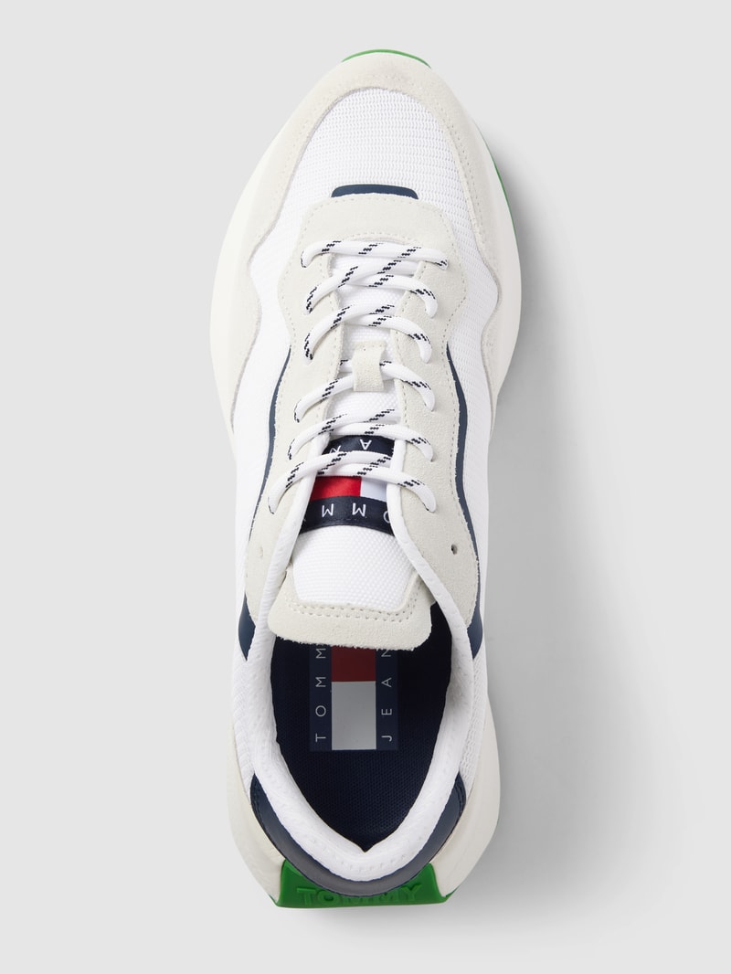 Sneaker mit Label-Details in weiß