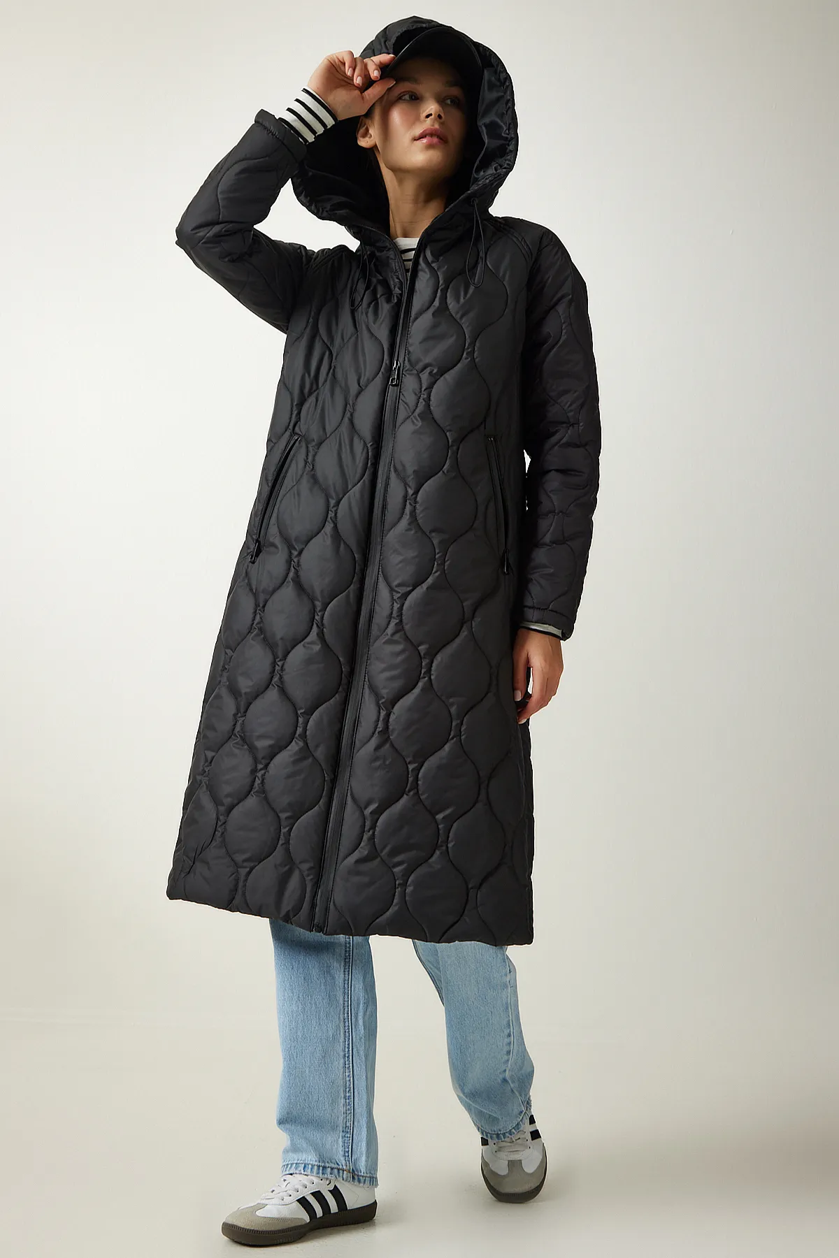 Happiness İstanbul  Schwarzer Damen-Steppmantel mit Kapuze und Tasche DD01285