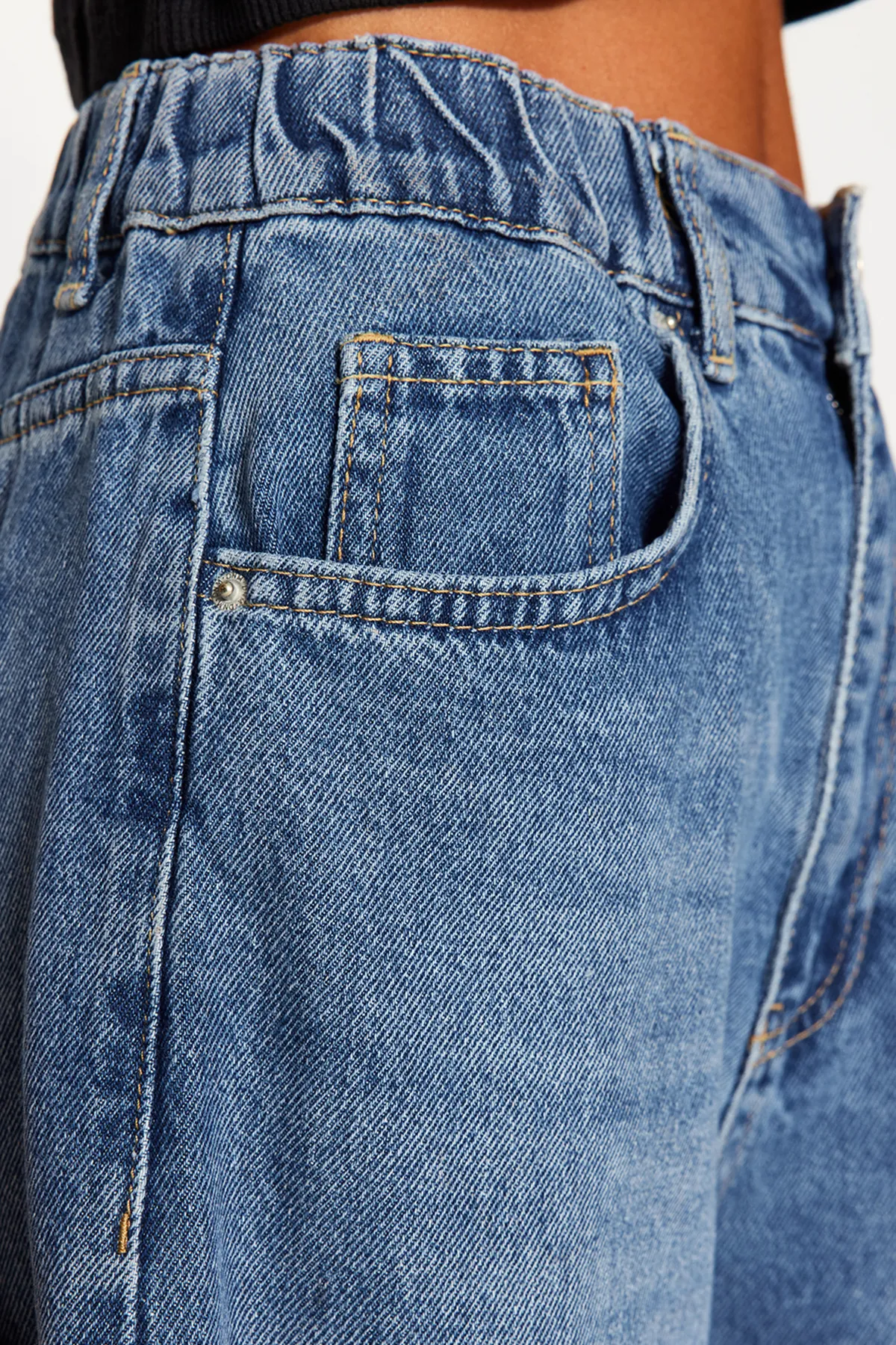 Trendyol Collection  Blaue Jeans mit elastischem Bund, hoher Taille und extra weitem Bein TWOAW24JE00350