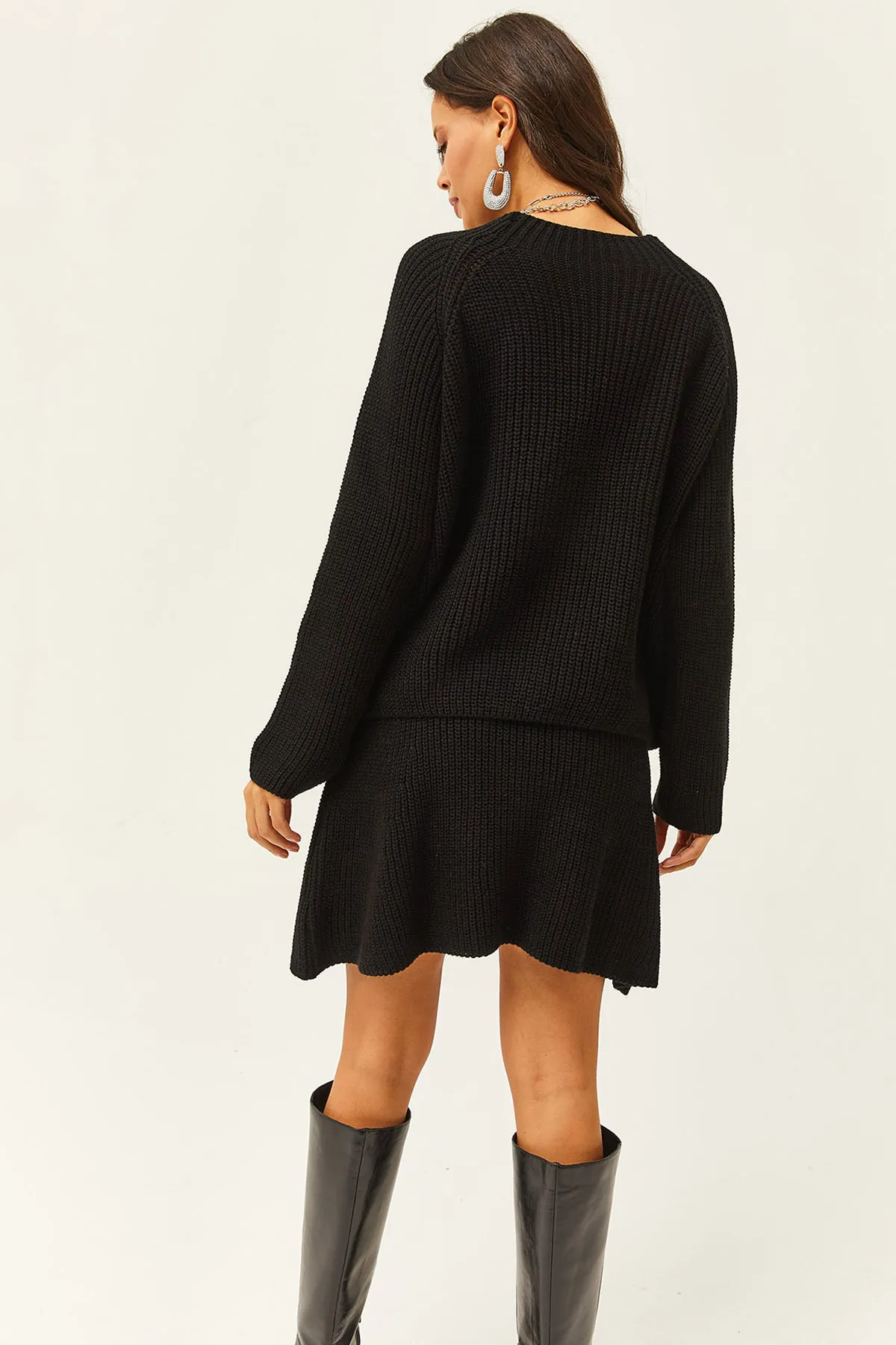 Olalook  Damen-Strickanzug mit schwarzem Oberteil, Pullover und Mini-Schlagrock, TKM-19000248