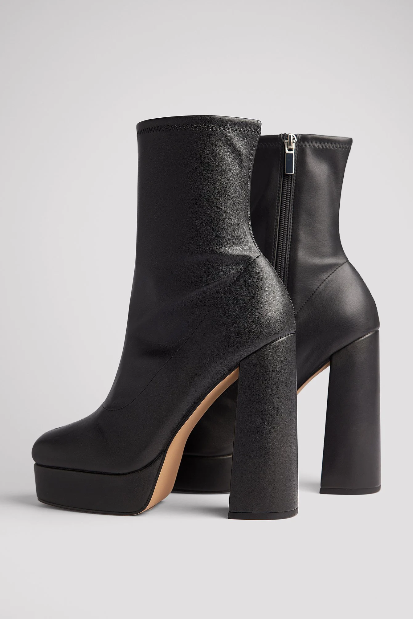 Hochhackige Plateaustiefel