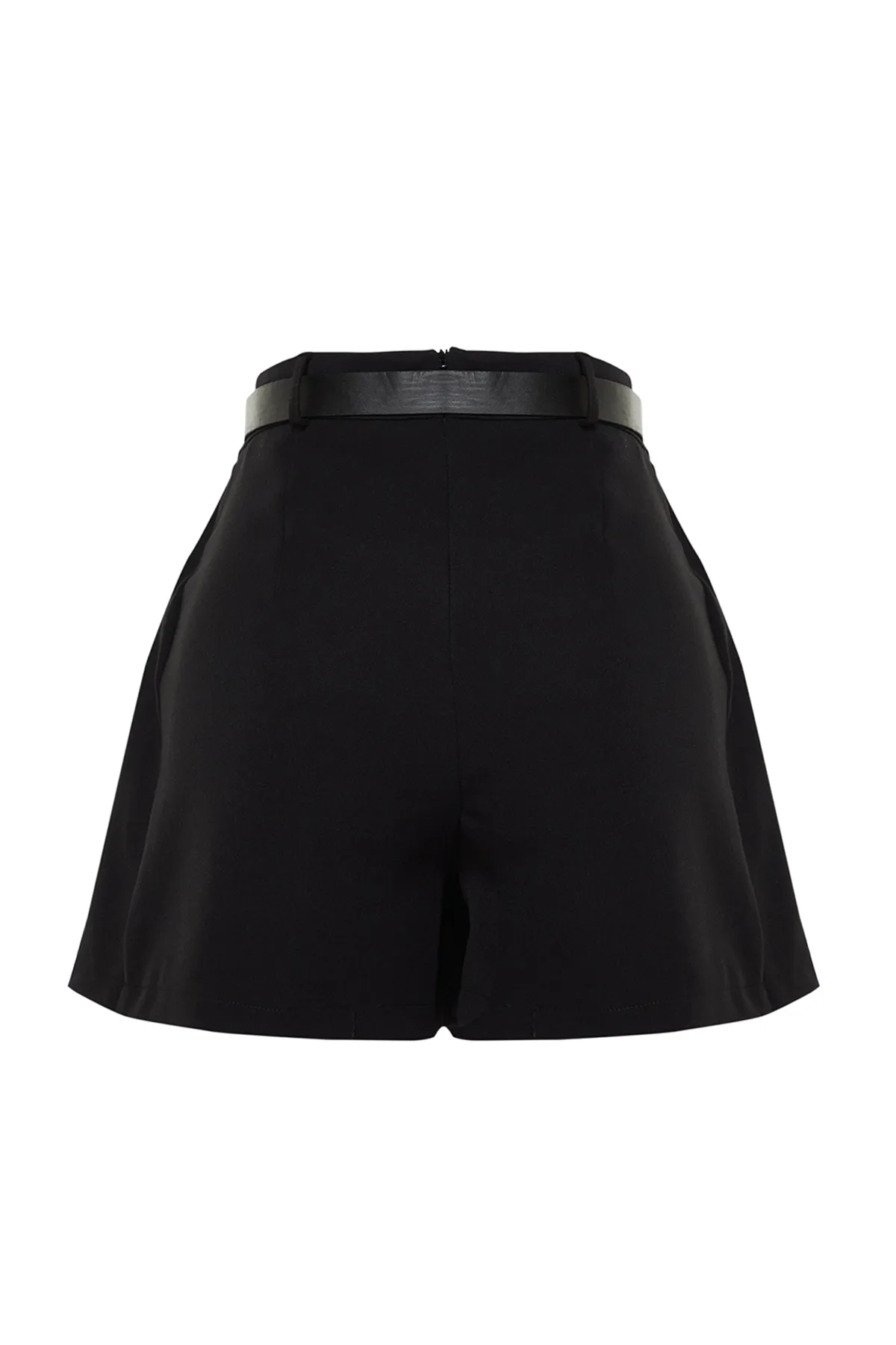 Trendyol Collection  Schwarze gewebte Shorts mit Gürtel TWOSS24SR00050