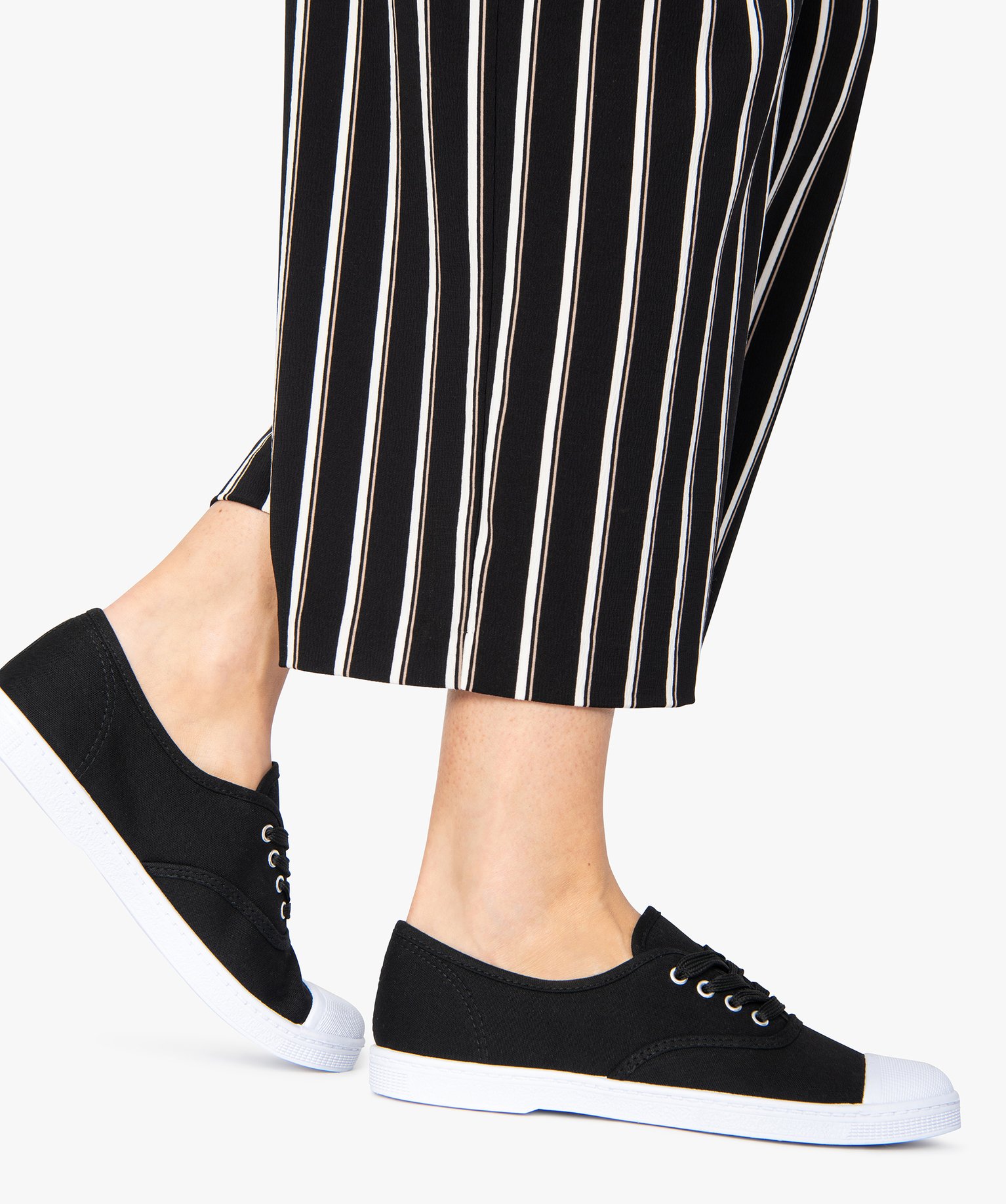 Baskets femme en toile avec lacets et bout renforcé noir | GEMO