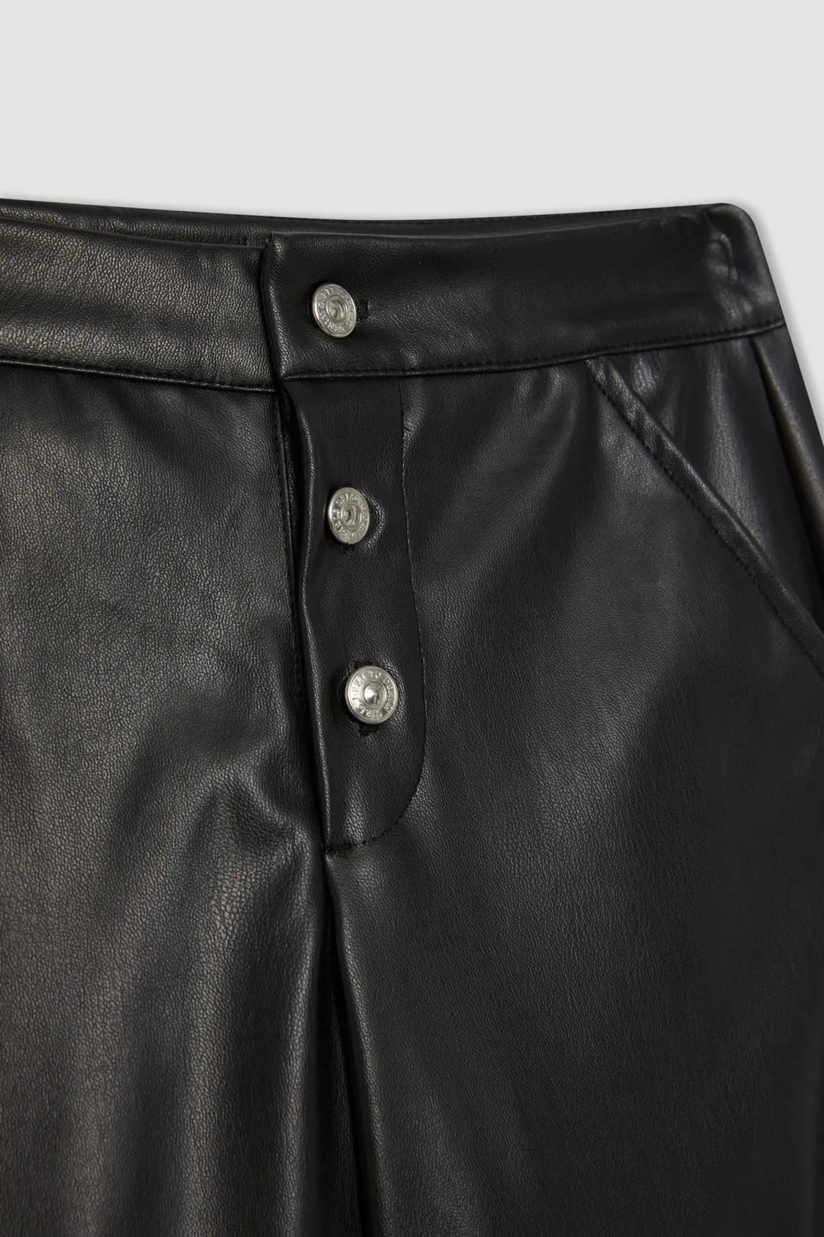 DeFacto  Mädchenhose aus Kunstleder mit weitem Bein und weitem Bein A5709a823au