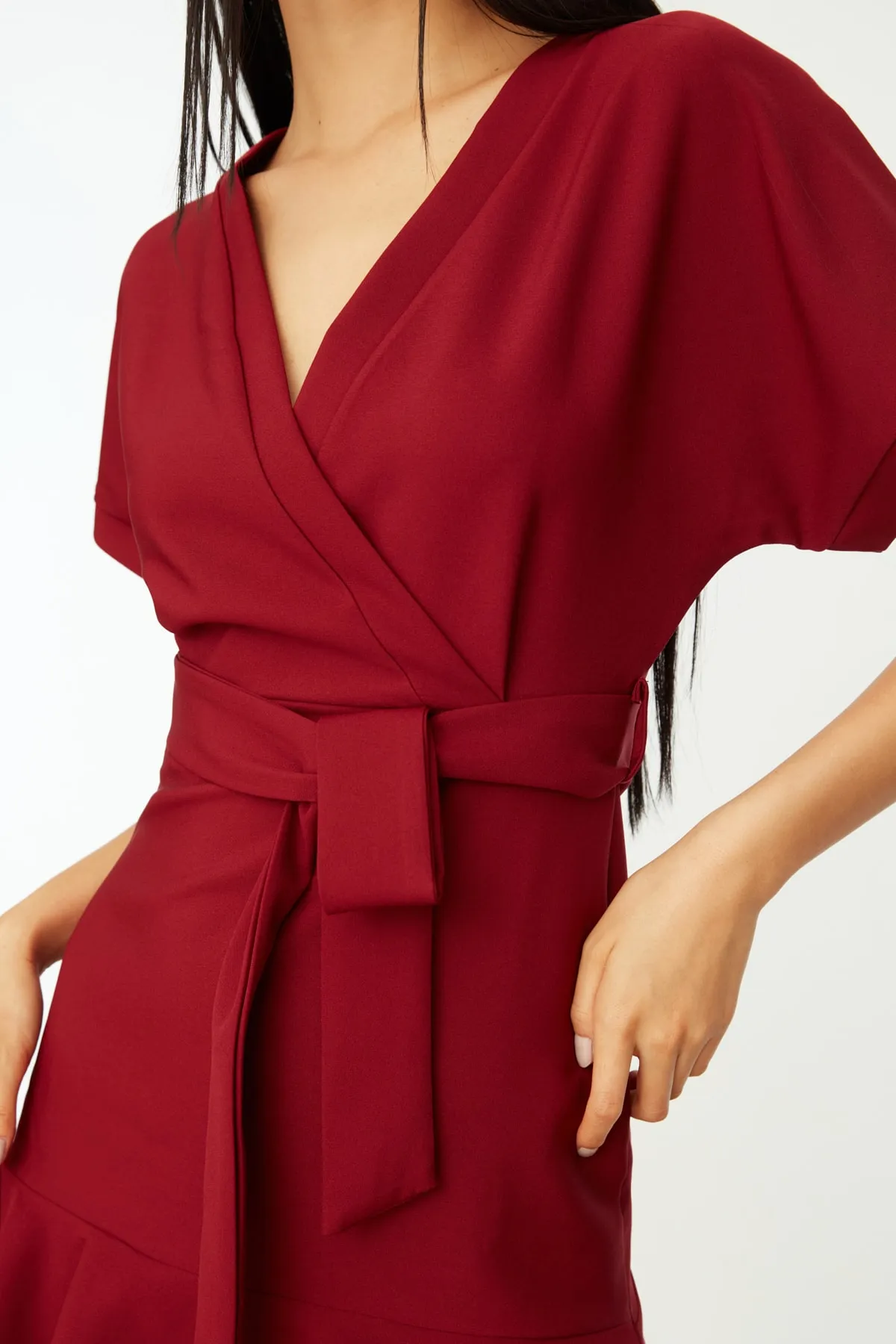 Trendyol Collection  Burgunderfarbenes Webkleid mit Gürtel TWOSS20EL0944