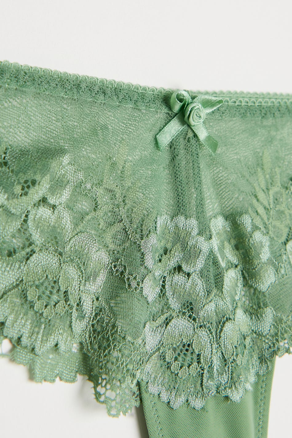 Lace string