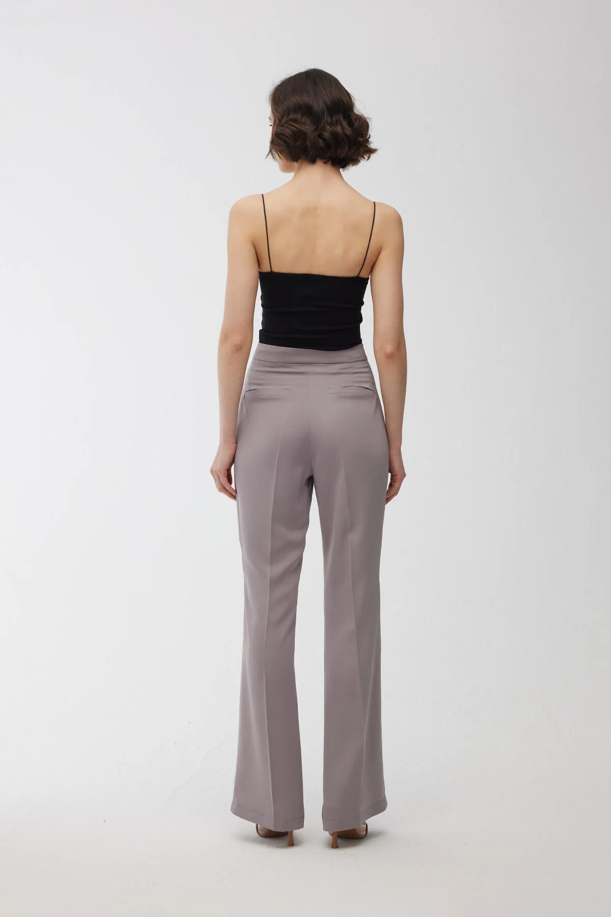 Manuka  SATINHOSE MIT SPANISCHER KRONE GRAU