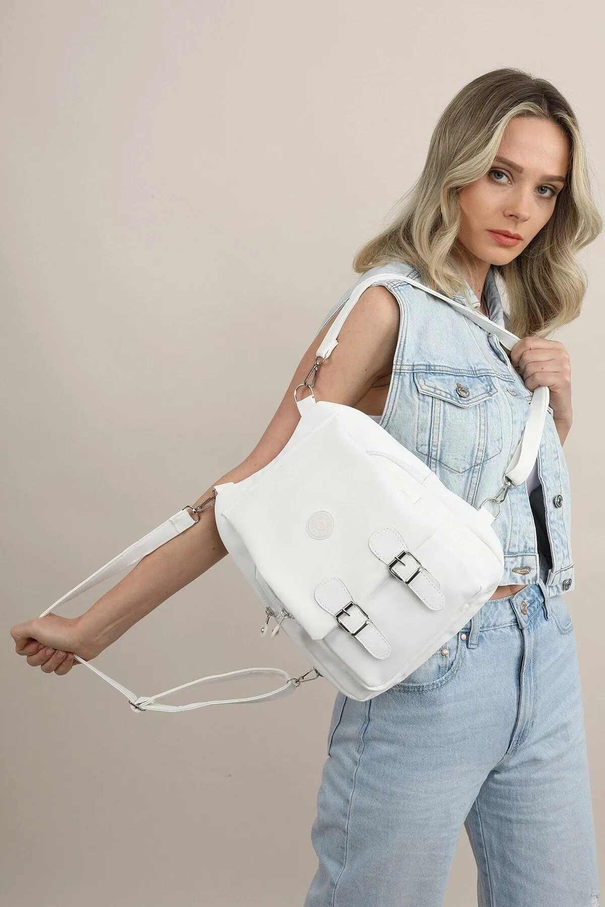 Madamra  Weiße Schulhandtasche und Rucksack aus Crinkle-Stoff für Damen