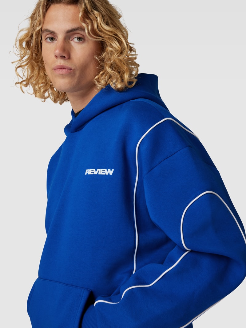 Hoodie mit Kontrastnähten in royalblau