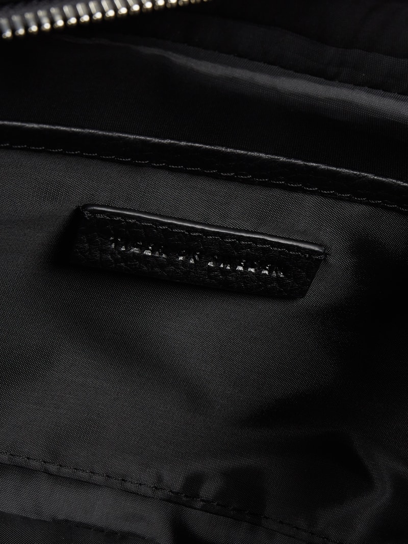 Kulturbeutel aus Leder in schwarz