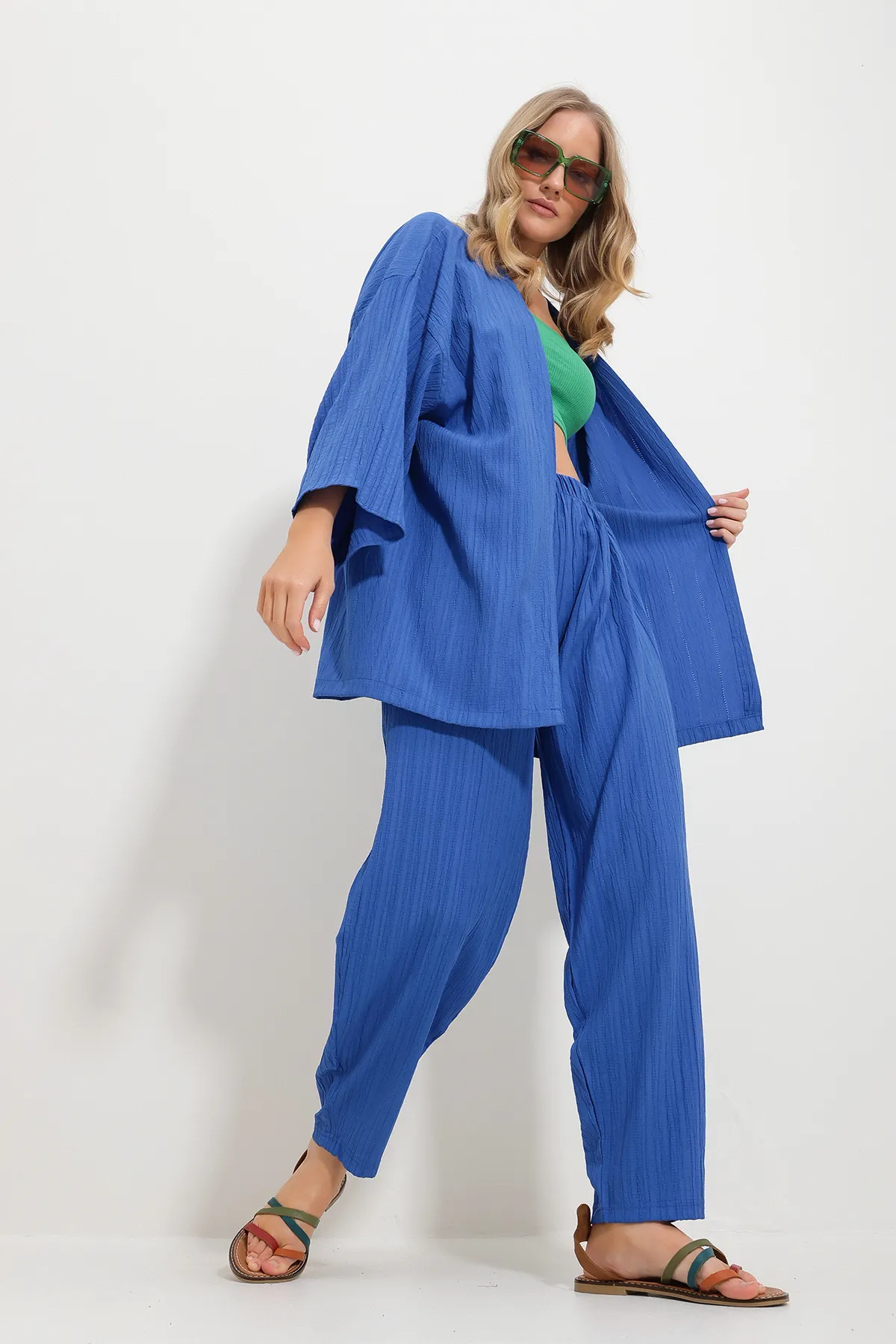 Trend Alaçatı Stili  Damen Saks Relaxed Fit Pants Kimono Jacke Woven Double Set Alc-X11694