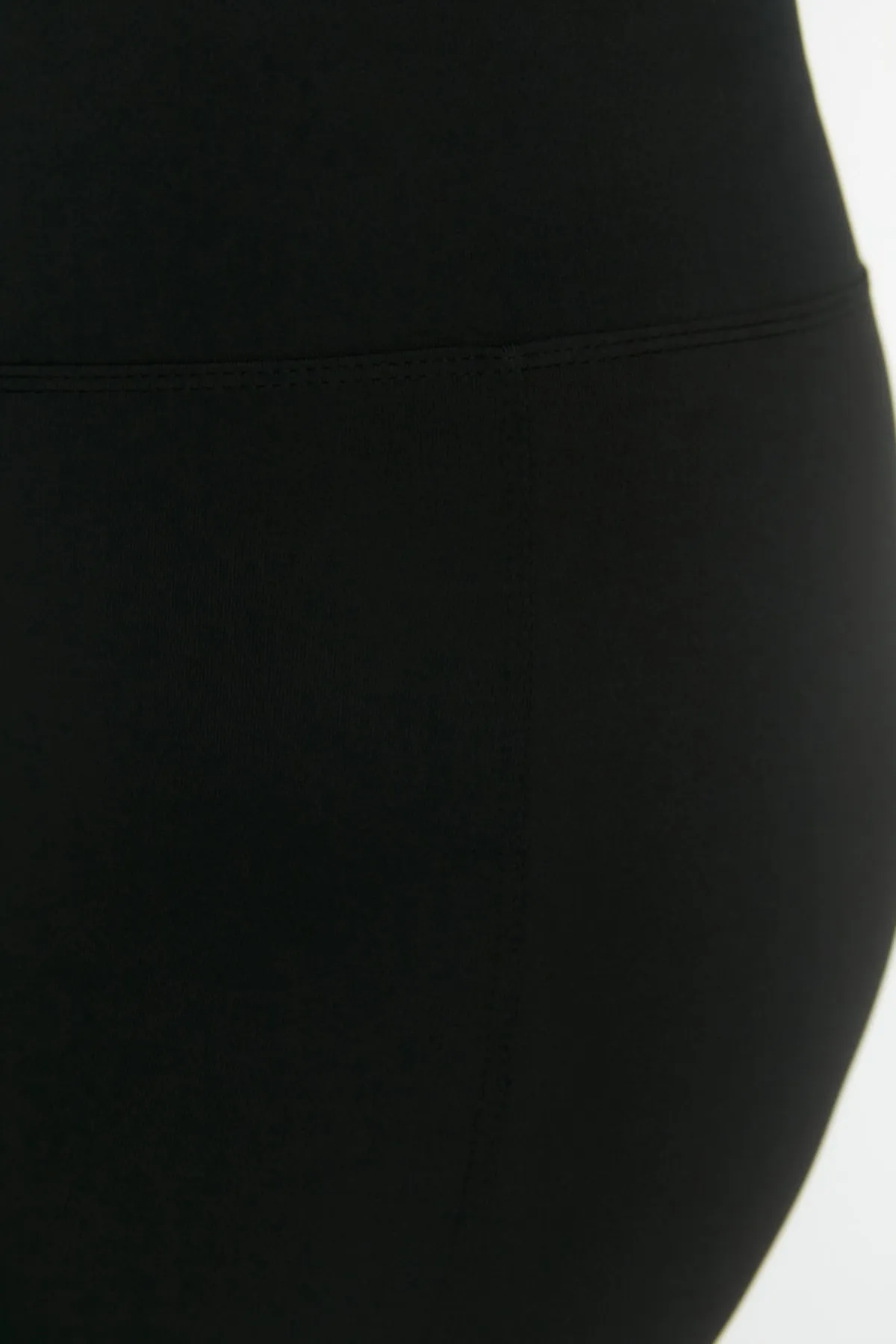 Trendyol Curve  Schwarze Recovery-Strickstrumpfhose mit hoher Taille TBSSS22TA00002