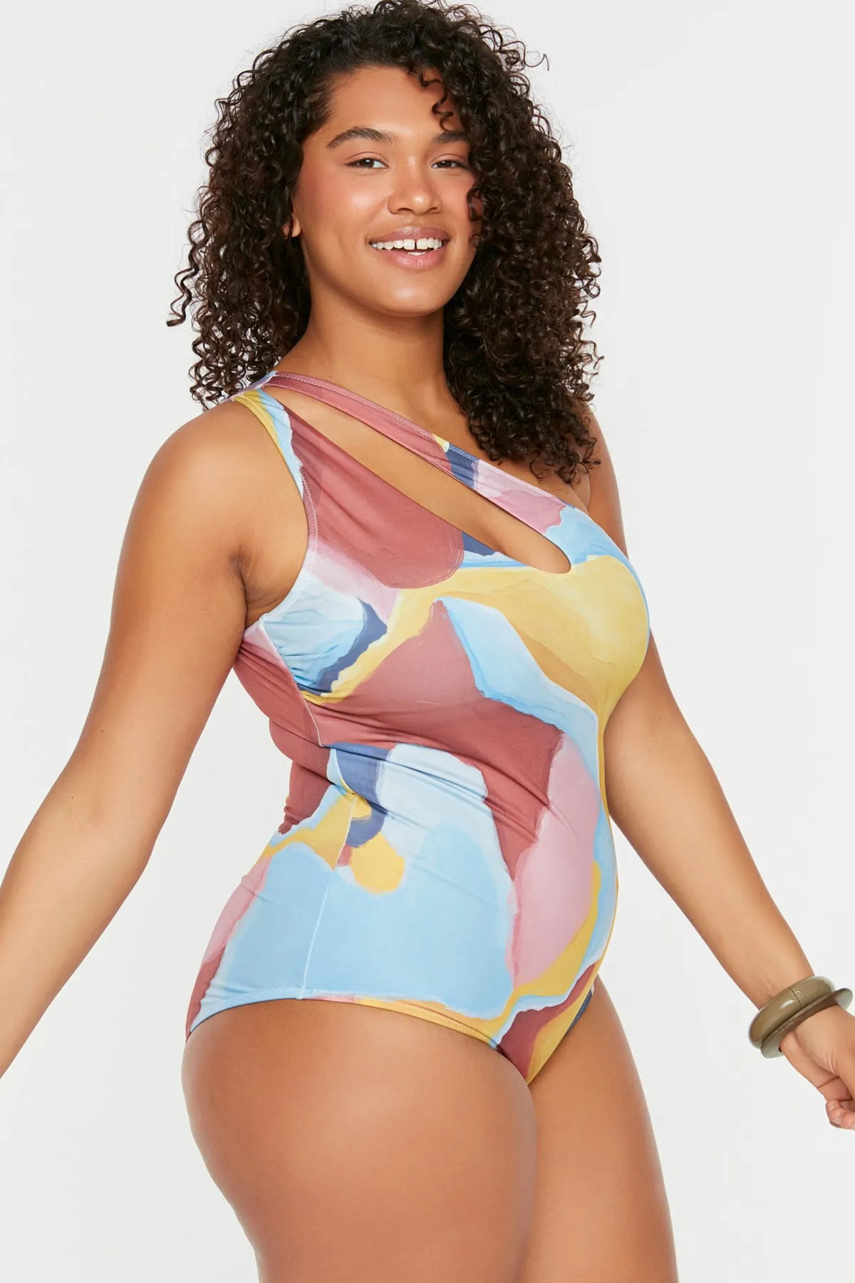 Trendyol Curve  Mehrfarbiger One-Shoulder-Badeanzug mit Aquarelleffekt TBSSS22MA0315
