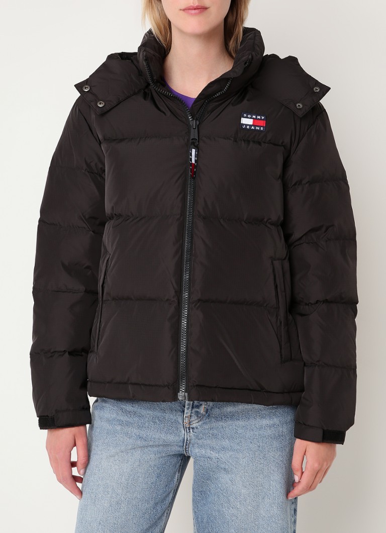 Prošívaná bunda Tommy Hilfiger s péřovou výplní a kapsami na zip