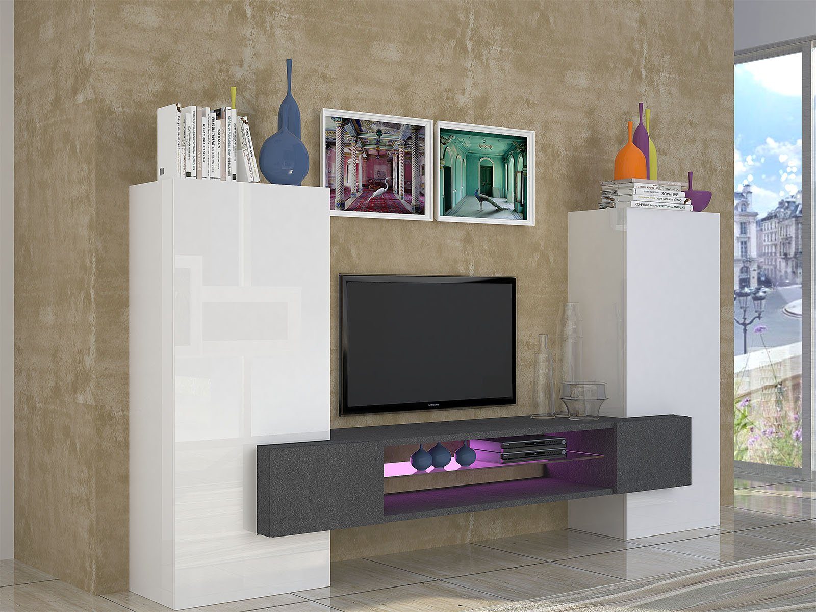 möbelando Wohnwand Akka, Moderne Wohnwand aus Spanplatte in weiß-Hochglanz und Schiefer Nachbildung bestehend aus, TV-Hängelowboard mit 2 Türen und 2 Schränke mit je 1 Tür dahinter 3 Böden. Breite 271,6 cm, Höhe 143 cm, Tiefe 46 cm.