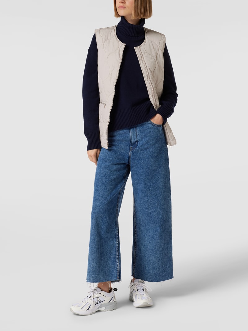 Steppweste mit Reißverschlusstaschen in offwhite
