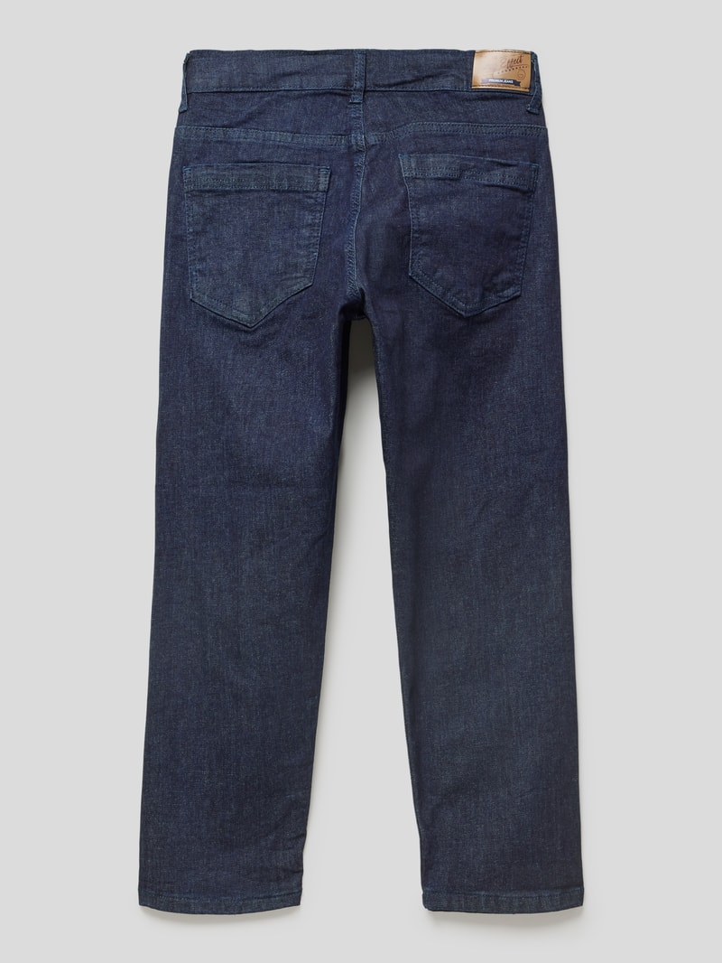 Jeans mit Label-Patch in dunkelblau