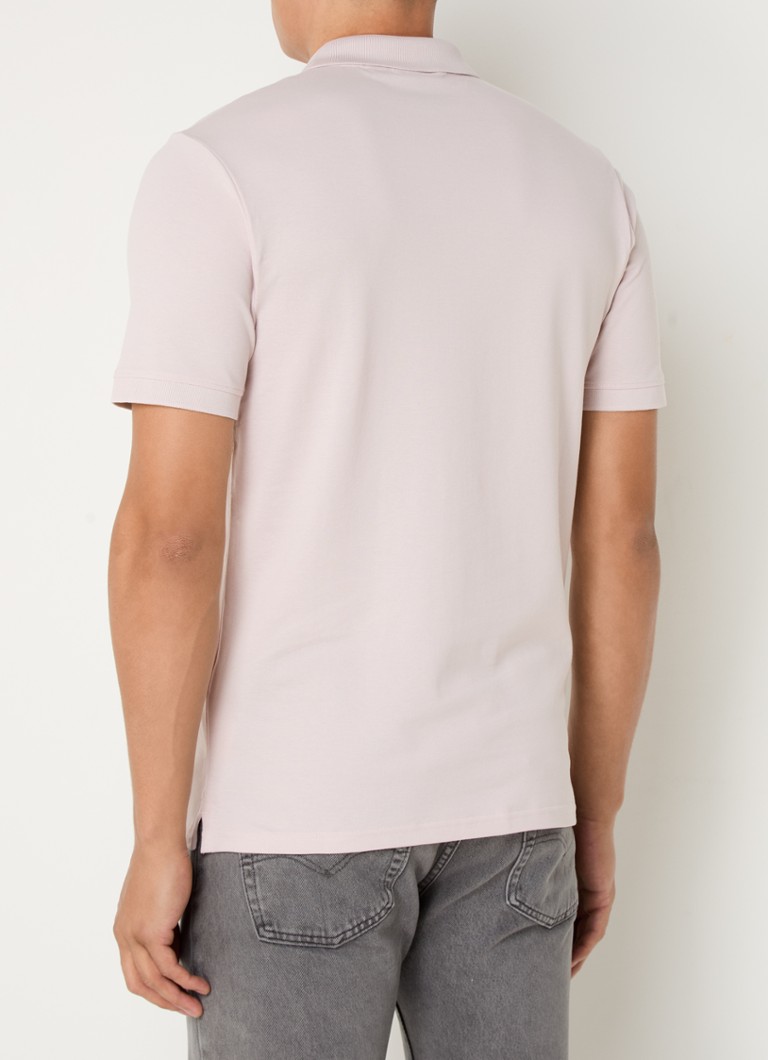 Lyle & Scott Tonal -pikeepuuvillasta valmistettu normaalin mallinen poolopaita, jossa logobrodeeraus