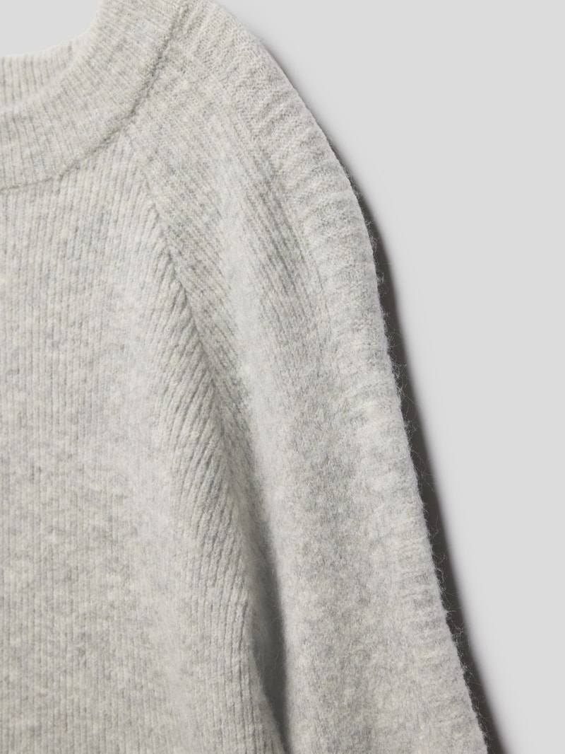 Strickpullover mit Rundhalsausschnitt Modell 'como' in hellgrau