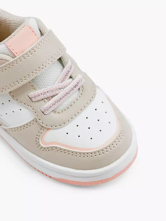 Graceland Size