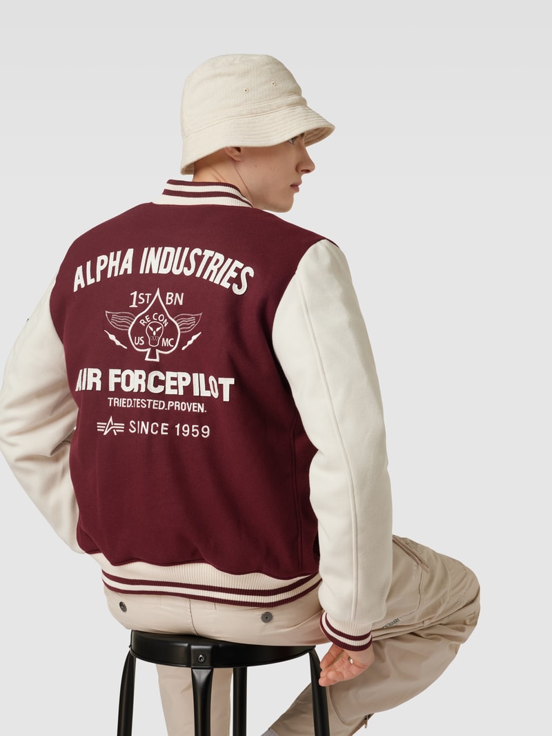 College-Jacke mit Label-Stitching in bordeaux rot