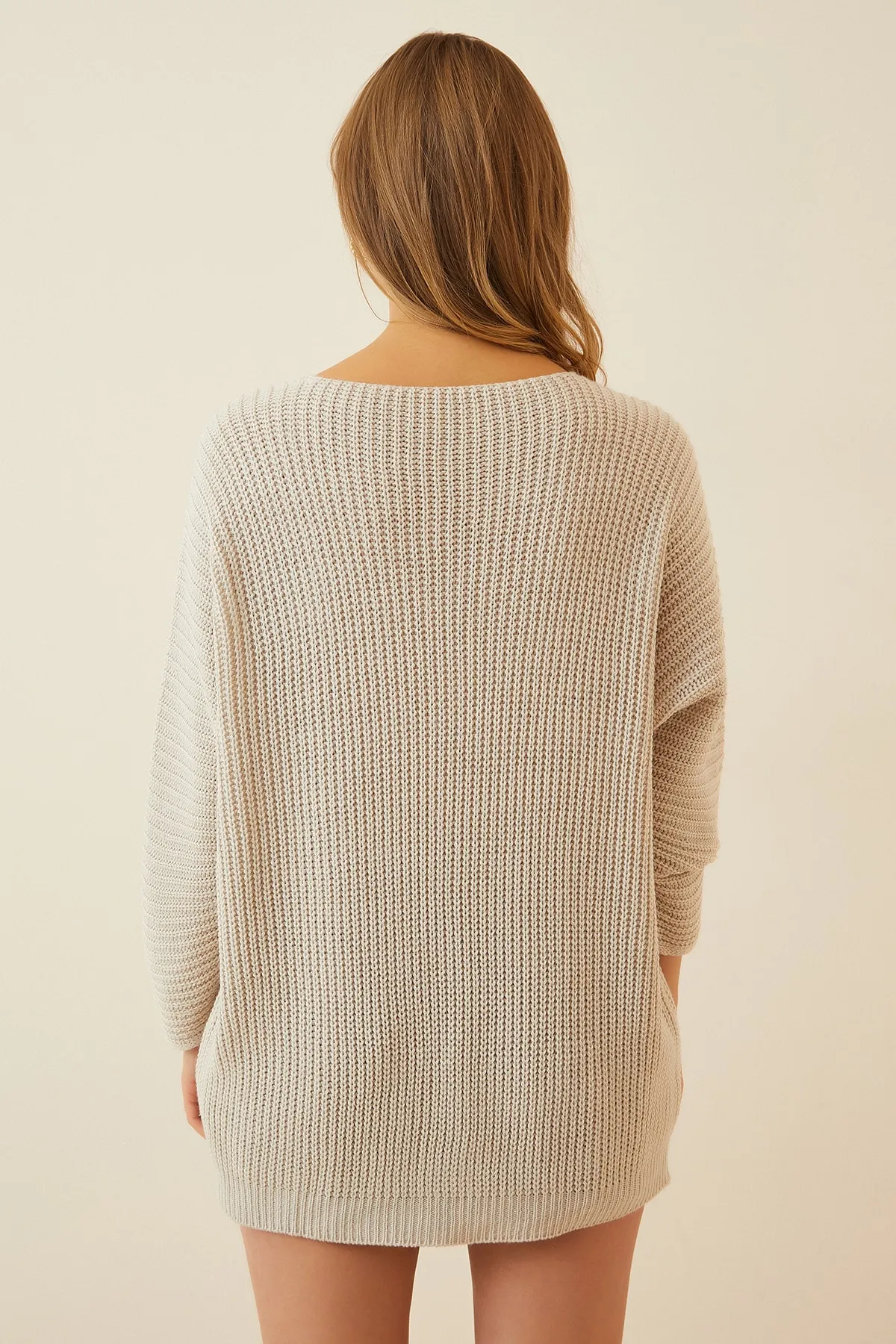 Happiness İstanbul  Cremefarbener Oversize-Strickpullover mit V-Ausschnitt für Damen YG00099