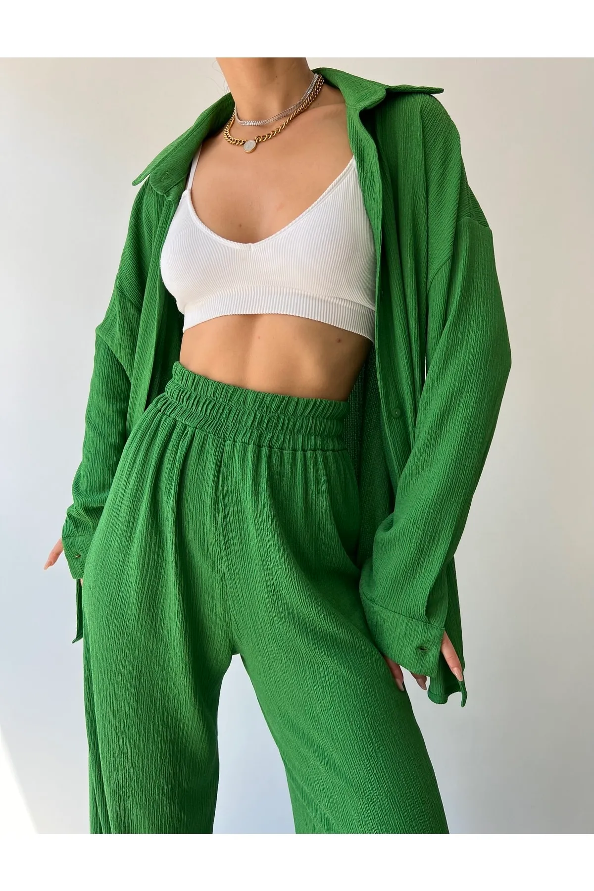 MCLLCTN  Capri Damen-Strickanzug in Grün