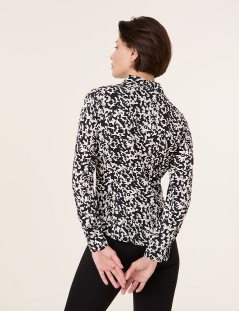 Taillierte Hemdbluse mit Allover-Print