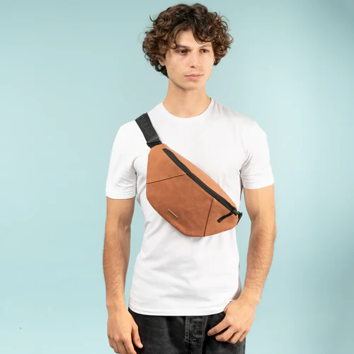 Large camel-colored Moscow fanny pack