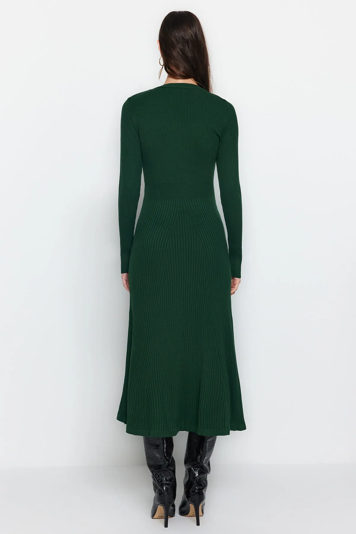 Trendyol Collection  Smaragdgrünes Midi-Strickkleid mit Rundhalsausschnitt TWOAW21EL0422