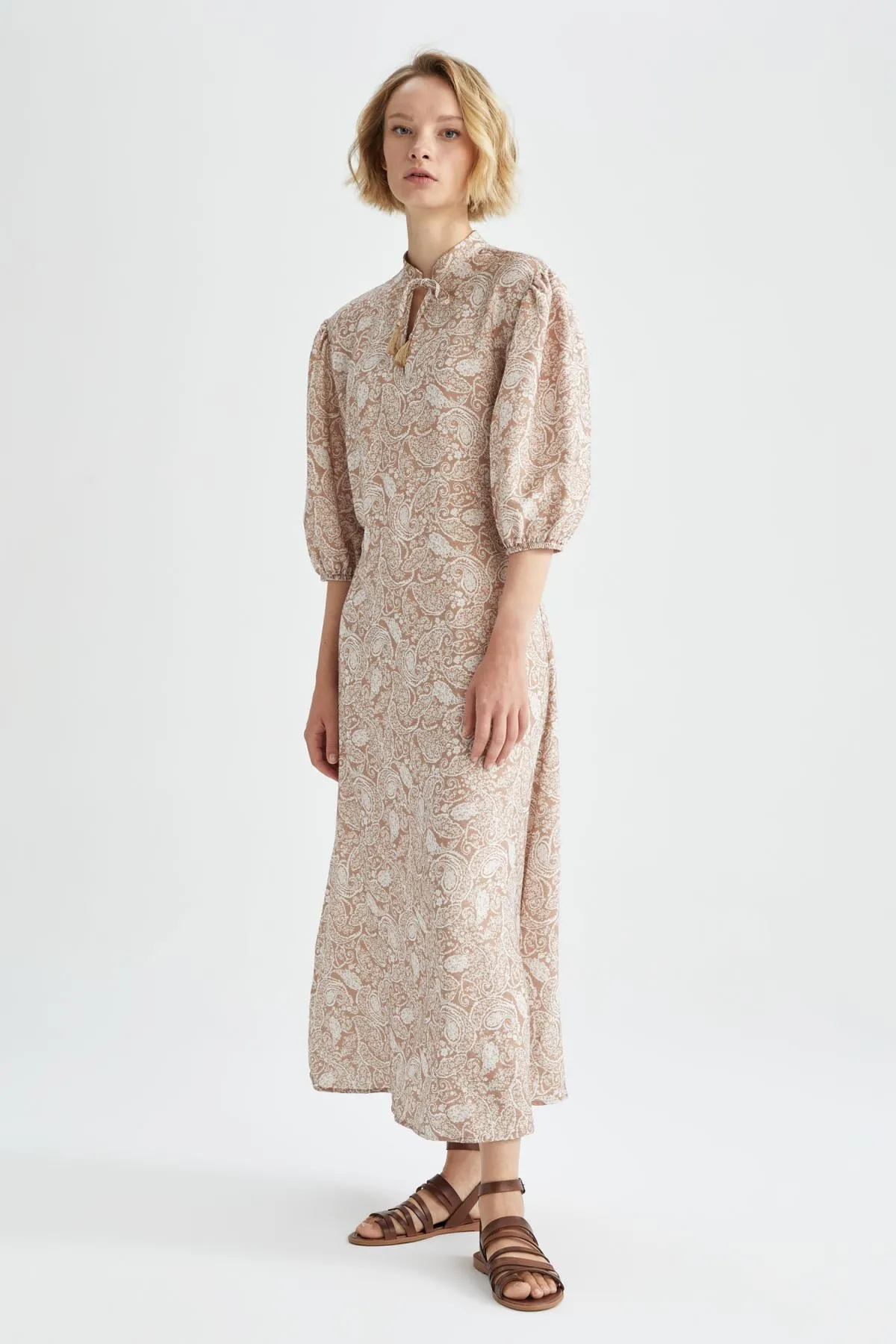 DeFacto  Maxikleid mit A-Linien-Kragen, Quasten und Ballonärmeln