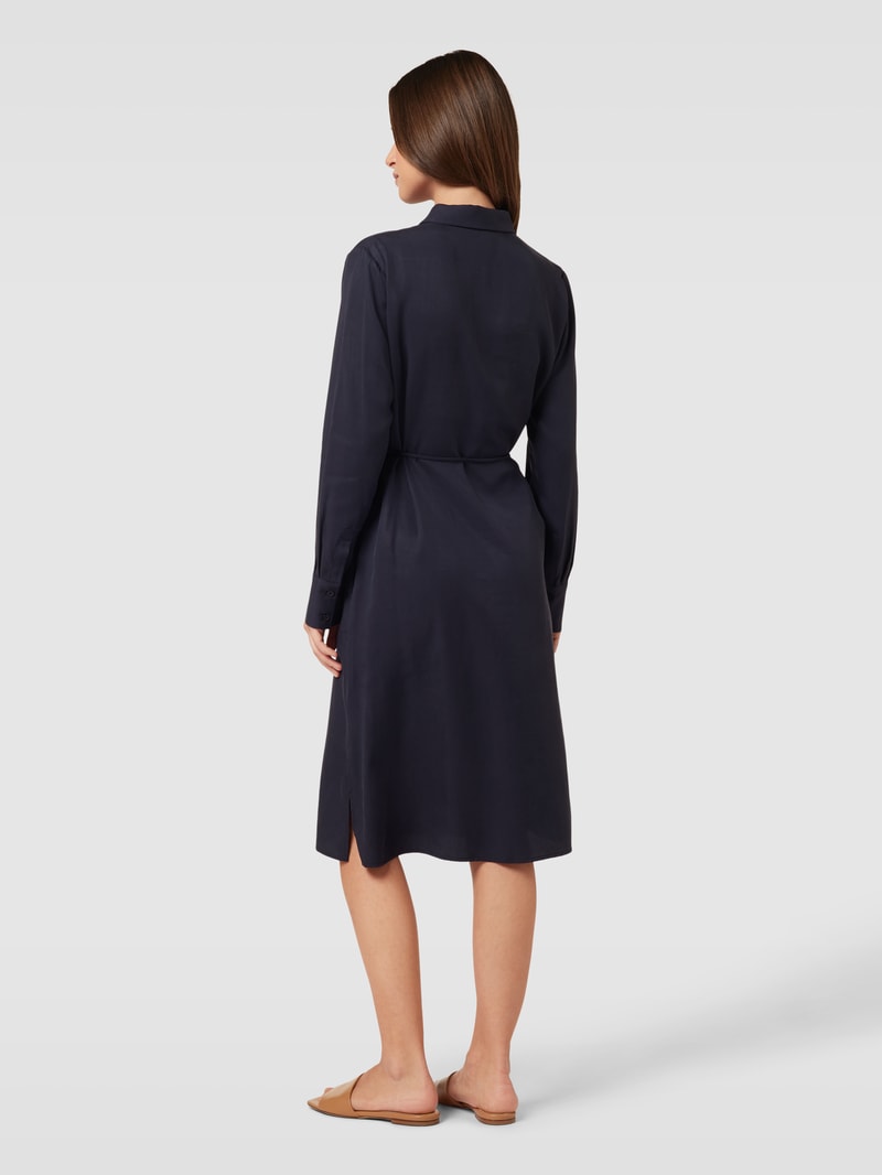 Knielanges Hemdblusenkleid mit Bindegürtel in marineblau