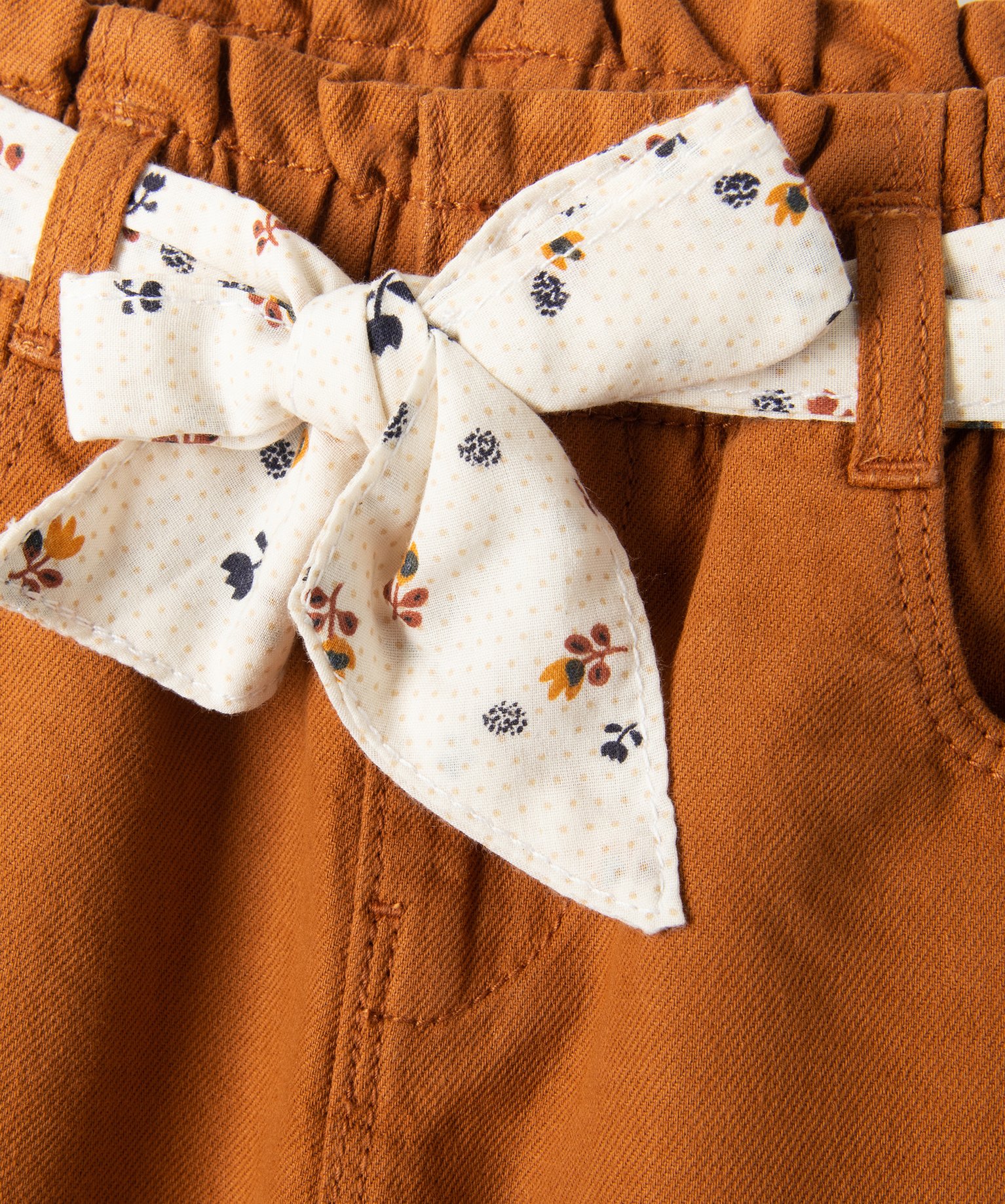 Pantalon fille en toile avec bas resserrés et ceinture fant... jaune | GEMO