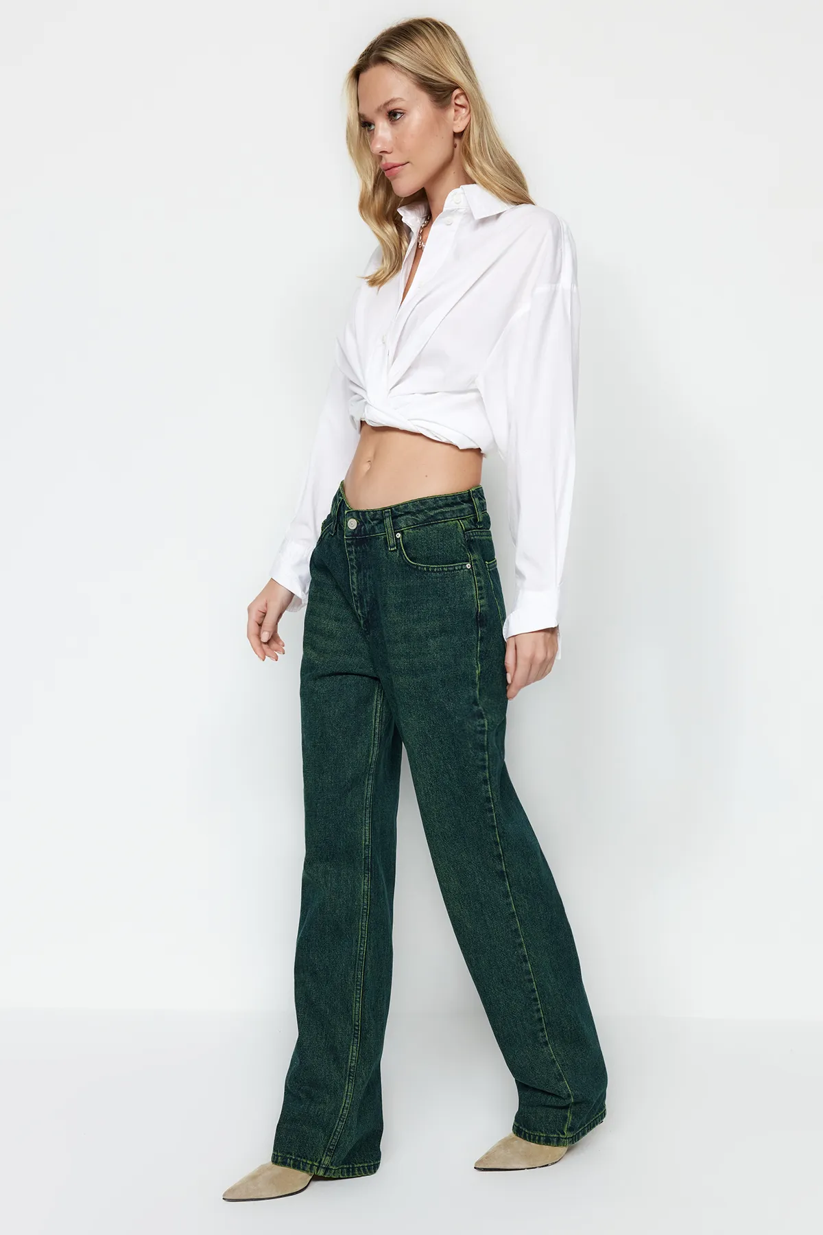 Trendyol Collection  Dunkelblaue Vintage-Jeans mit niedriger Taille und weitem Bein in blassem Effekt TWOAW24JE00304