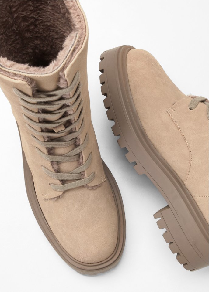 Schnürstiefel