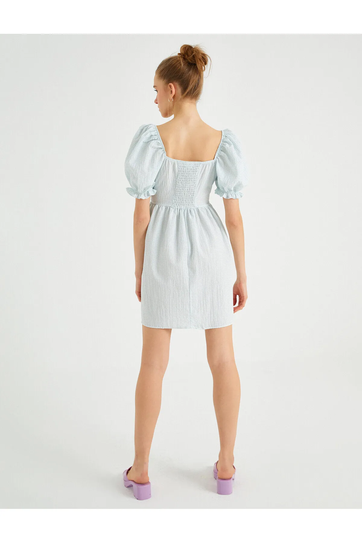 Koton  Rüschendetailkleid mit kurzen Ärmeln