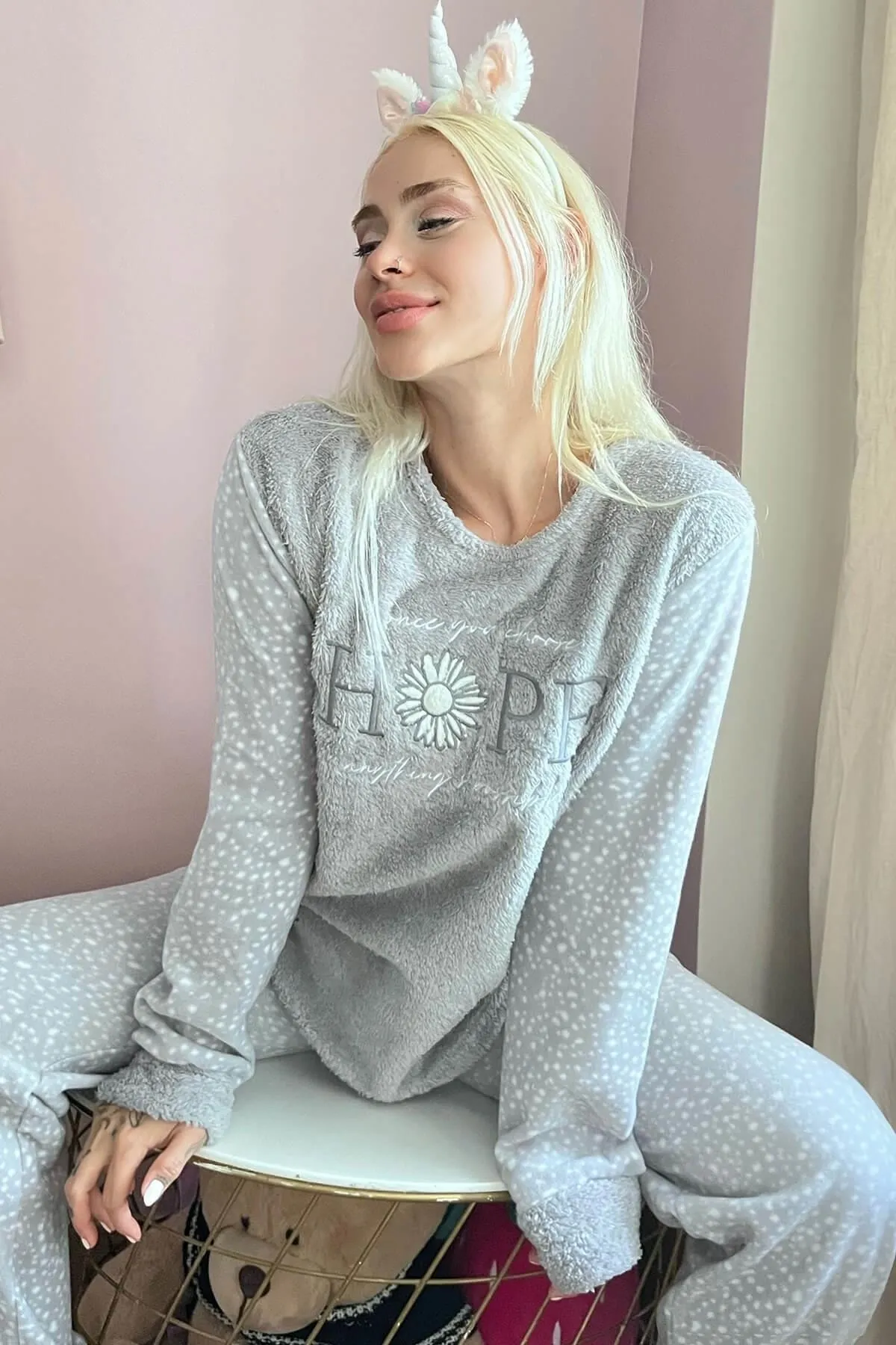 Pijamaevi  Grau gemustertes Plüsch-Pyjama-Set für Damen von Hope
