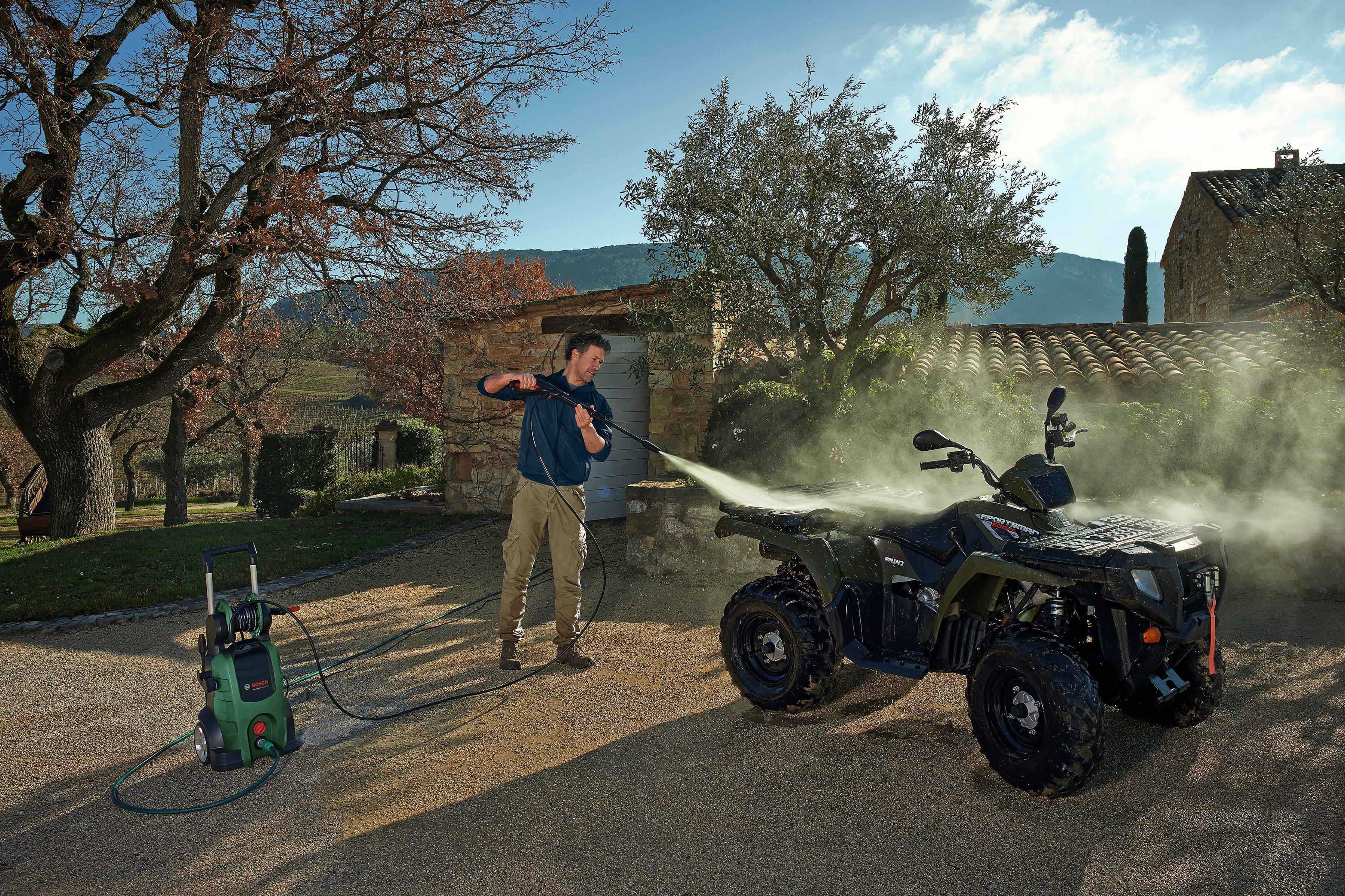 Bosch Home & Garden Hochdruckreiniger AdvancedAquatak 140, Druck max: 140 bar, Fördermenge max: 480 l/h, Inkl. Schlauch, Flachstrahldüse und Metall-Pistole