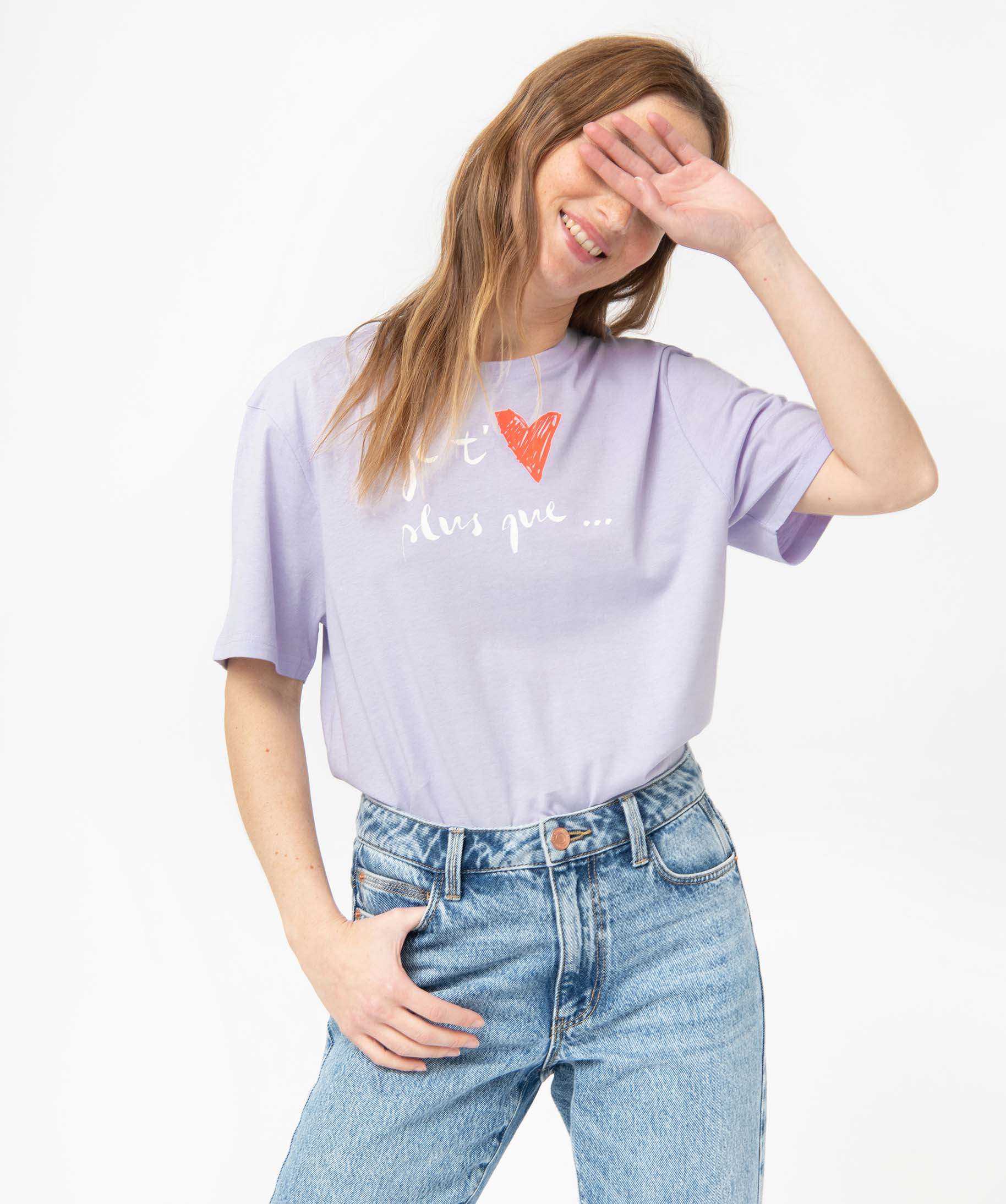 Tee-shirt femme à manches courtes avec message et coeur violet clair | GEMO