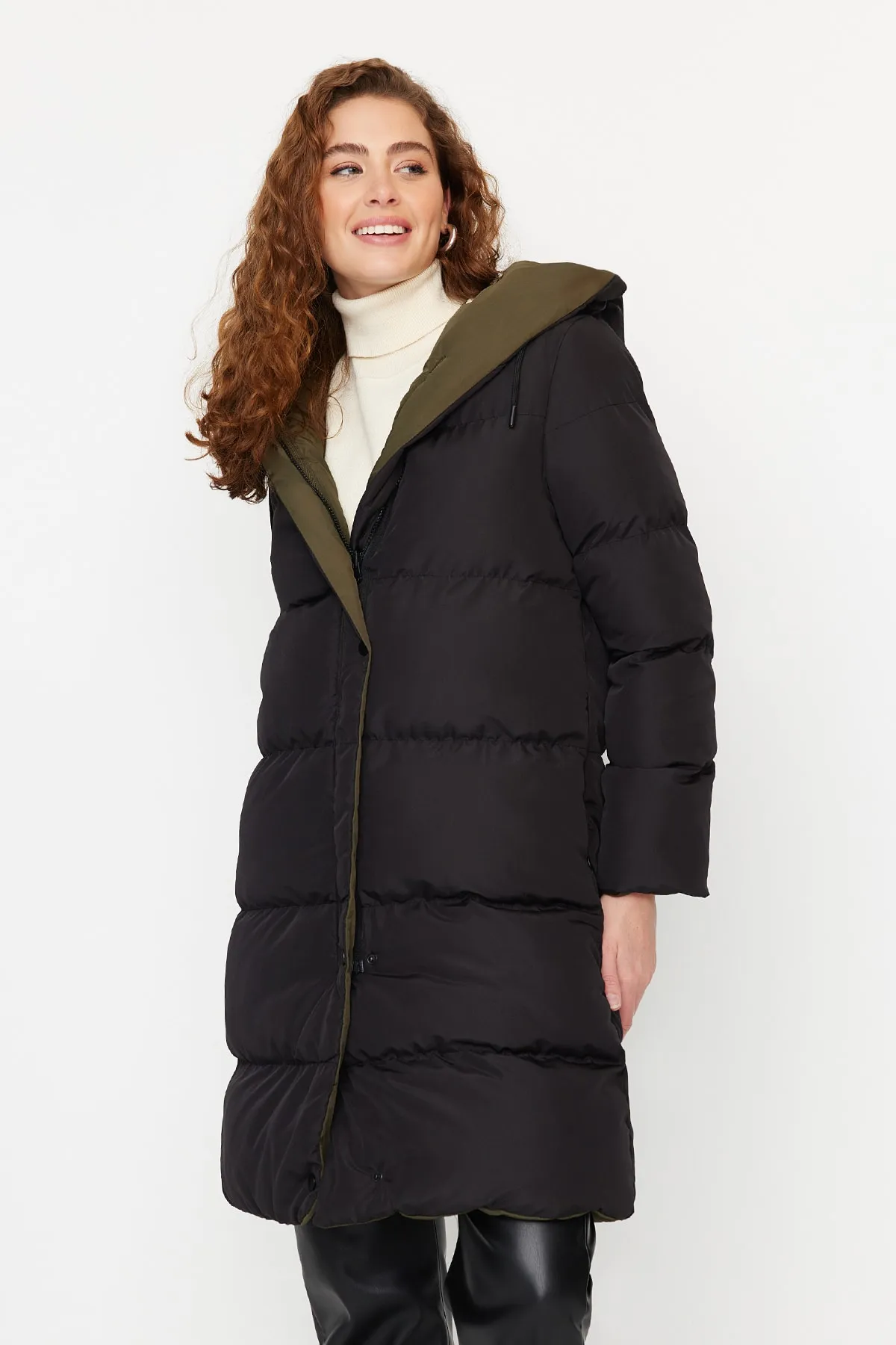 Trendyol Collection  Schwarz-khakifarbene, wendbare, wasserabweisende lange Pufferjacke mit Kapuze TWOAW23MO00052