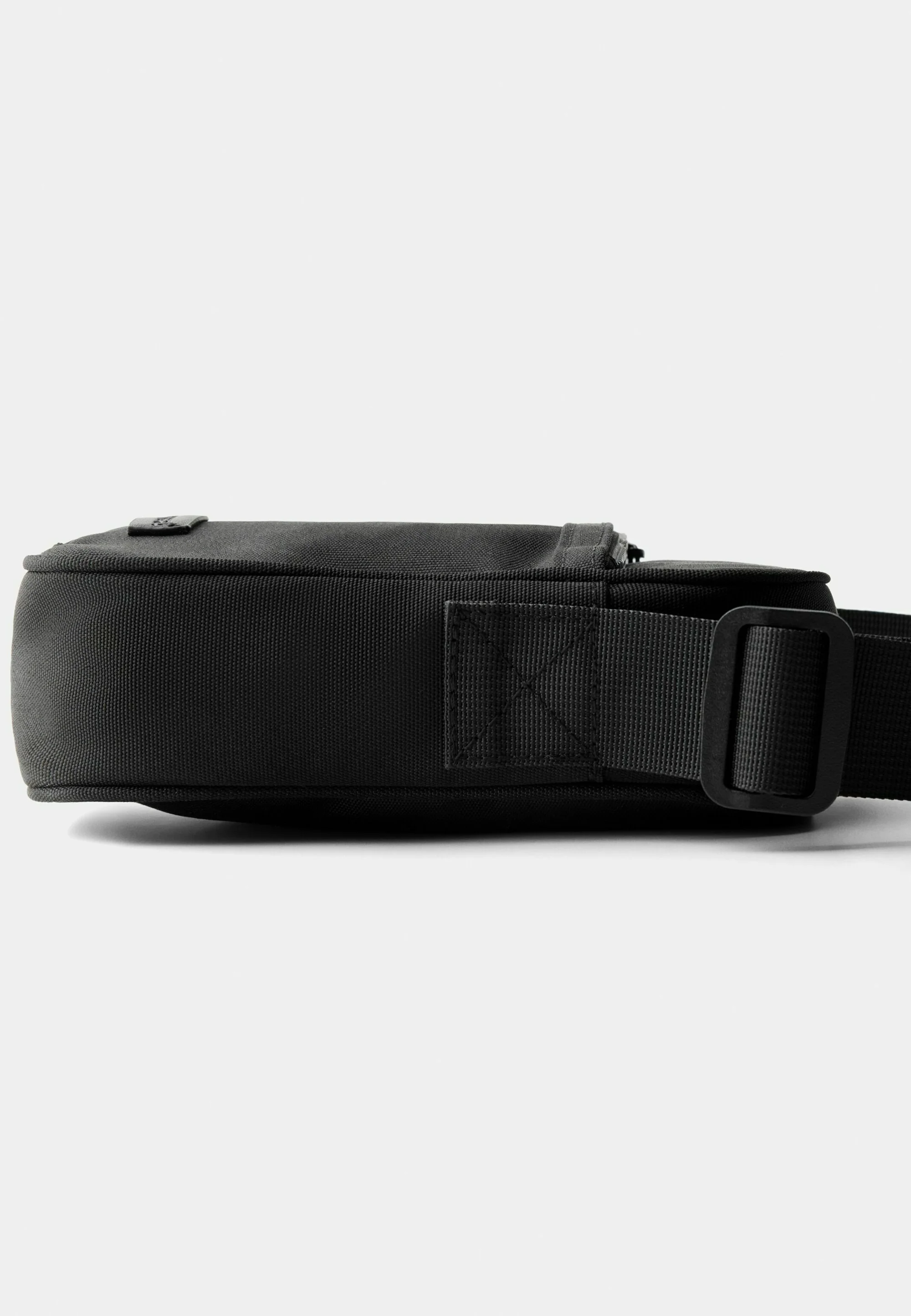Bershka TÉCNICO - Bolso de hombro