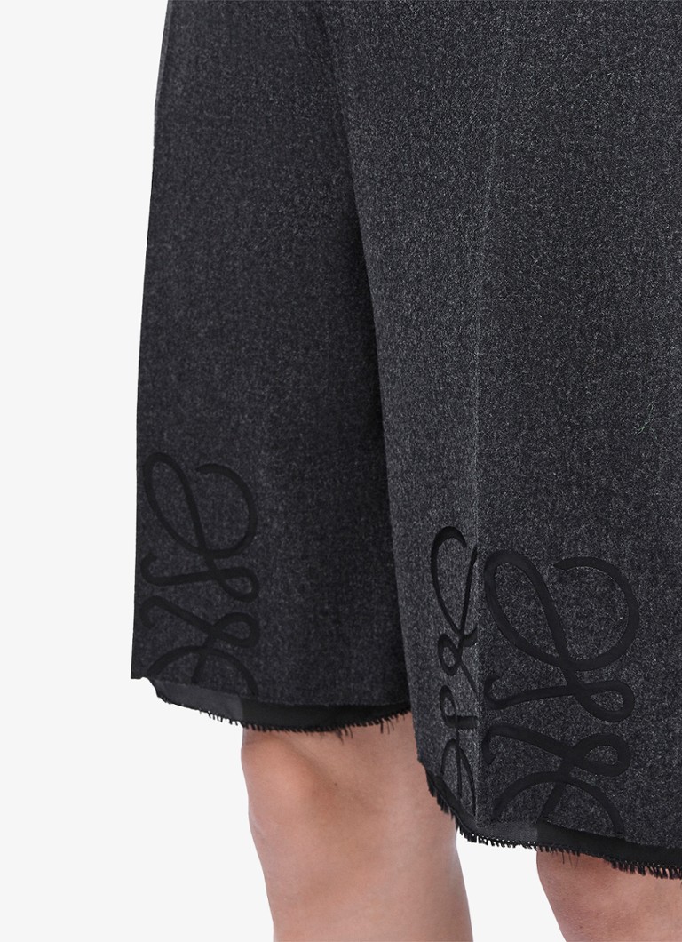LOEWE Anagram -välivyötäröiset väljät kashmirsekoitteiset shortsit logolla