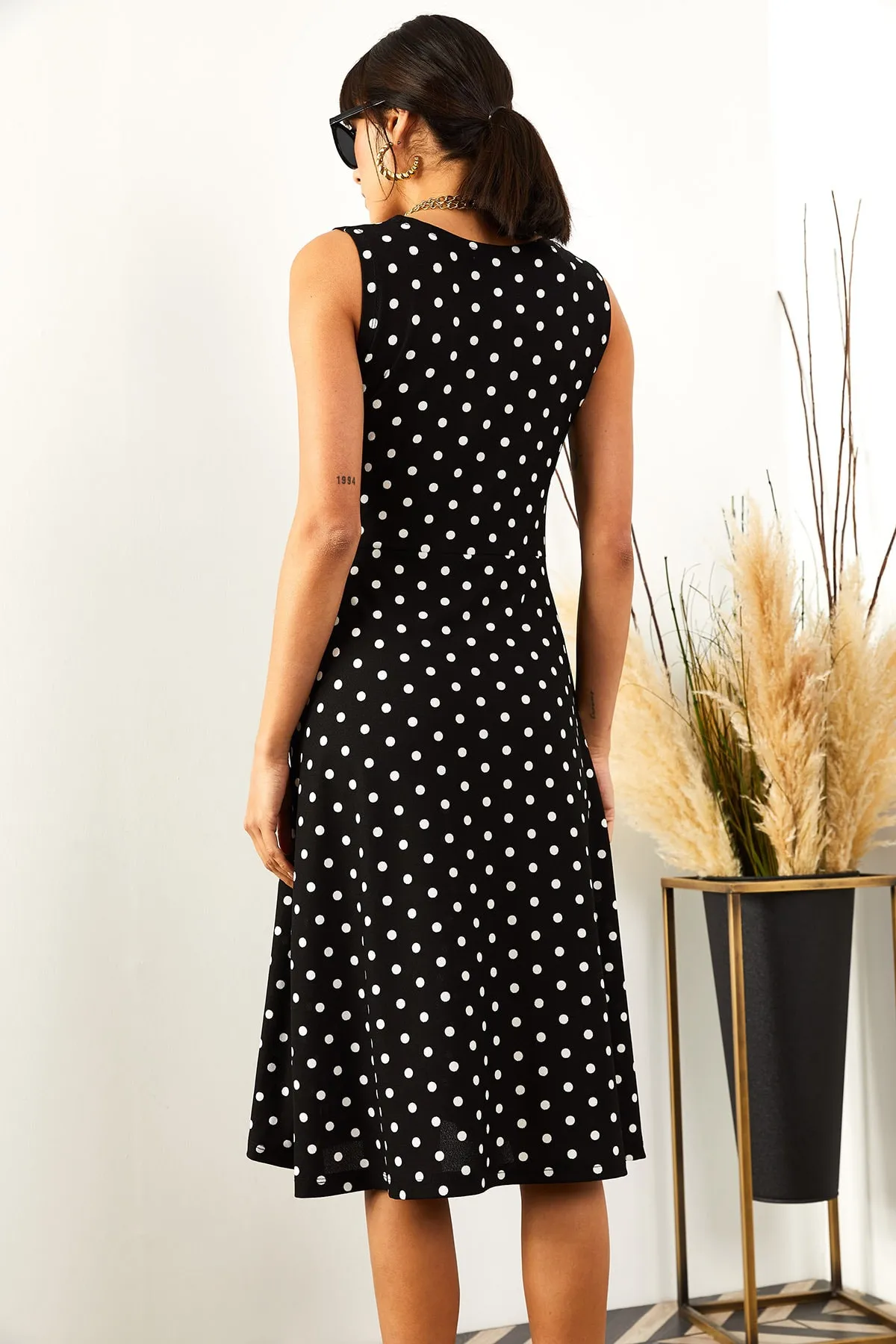 Olalook  Schwarzes, gepunktetes, ausgestelltes Damenkleid mit Taschen ELB-19000480