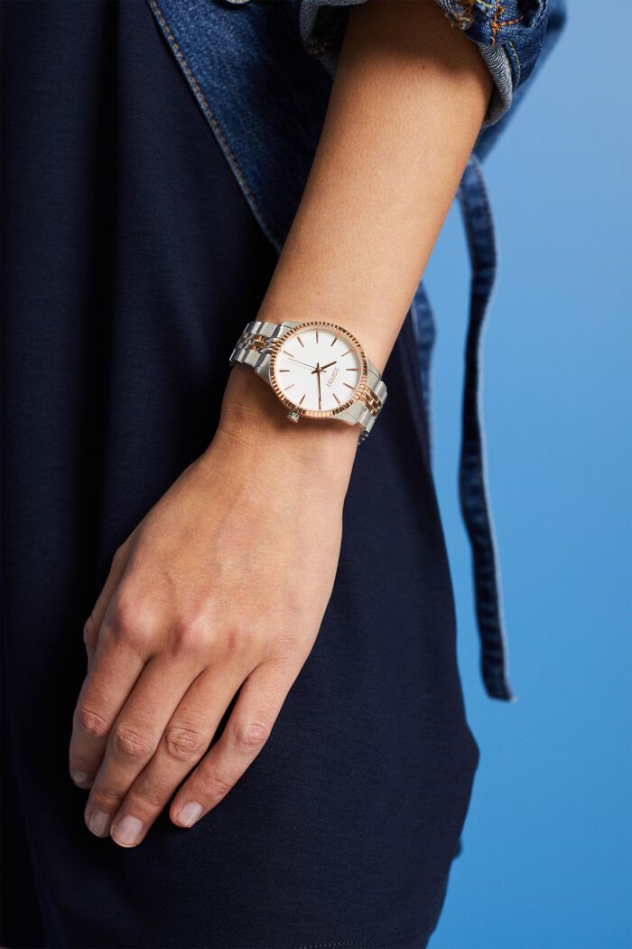 Zweifarbige Uhr mit geriffelter Lünette